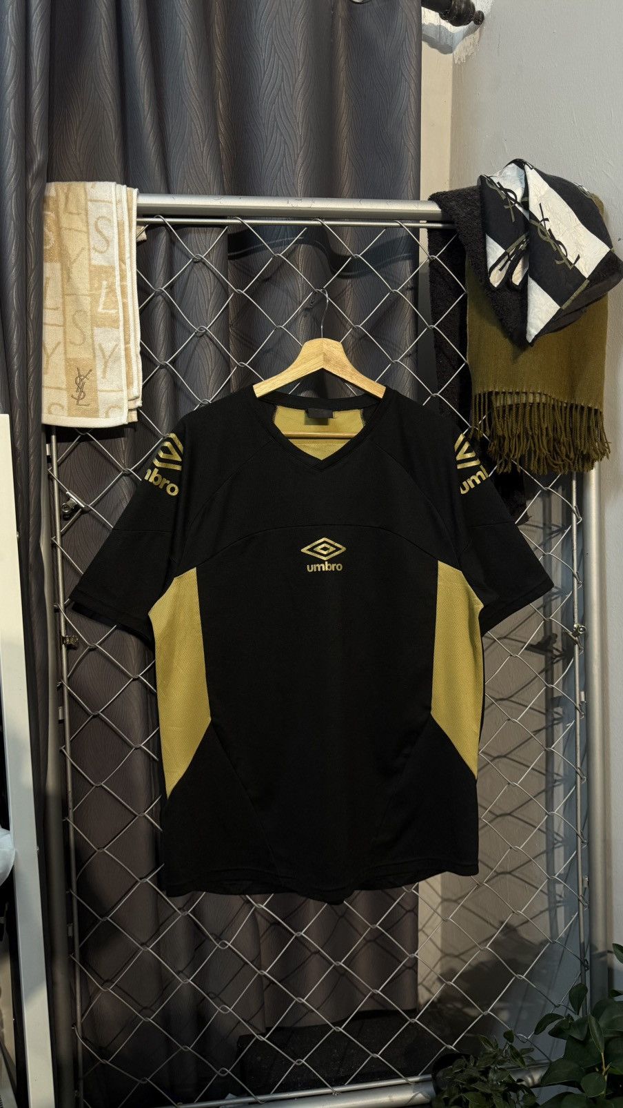 Umbro UMBRO CENTER 3 LOGO JERSEY V NECK Size US L / EU 52-54 / 3 - 1 Thumbnail