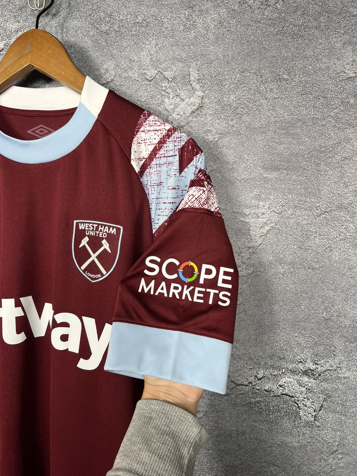 Umbro Umbro West Ham United 2022/23 Hone Jersey T-shirt Size Xl Size US XL / EU 56 / 4 - 3 Thumbnail