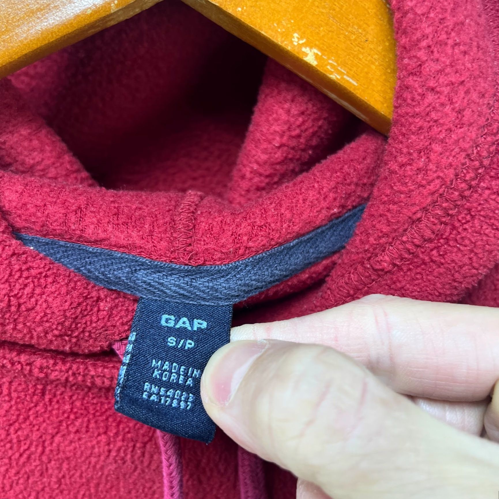 Gap VINTAGE Gap Hoodie Shirt Men S Red 90s Fleece Pullover Size US S / EU 44-46 / 1 - 4 Thumbnail