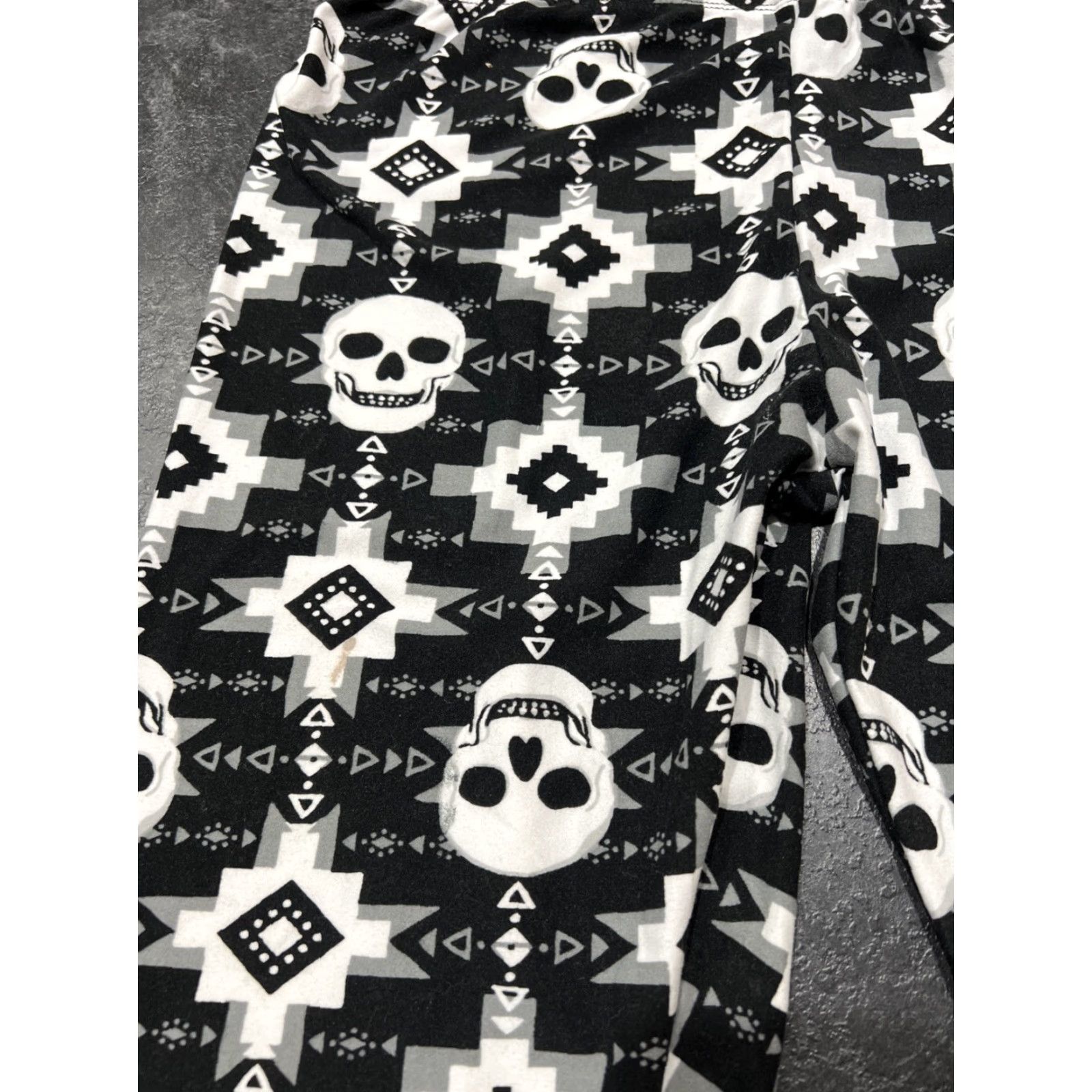 Vintage No Boundaries Women's Leggings Capri High Waist Skull Print Cotton Blend Large 11-13 Black Size 36" / US 14 / IT 50 - 7 Thumbnail