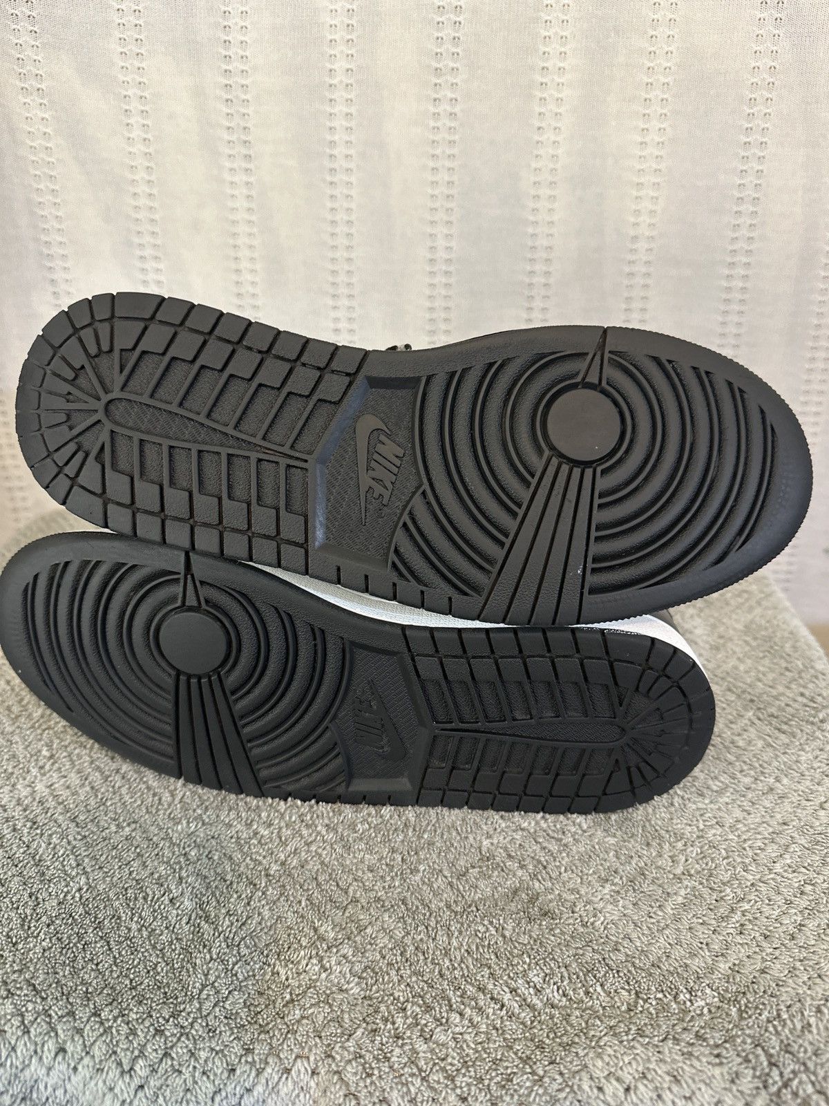 Jordan Brand Jordan 1 Mid White Pollen Black Size US 8 / EU 41 - 7 Thumbnail