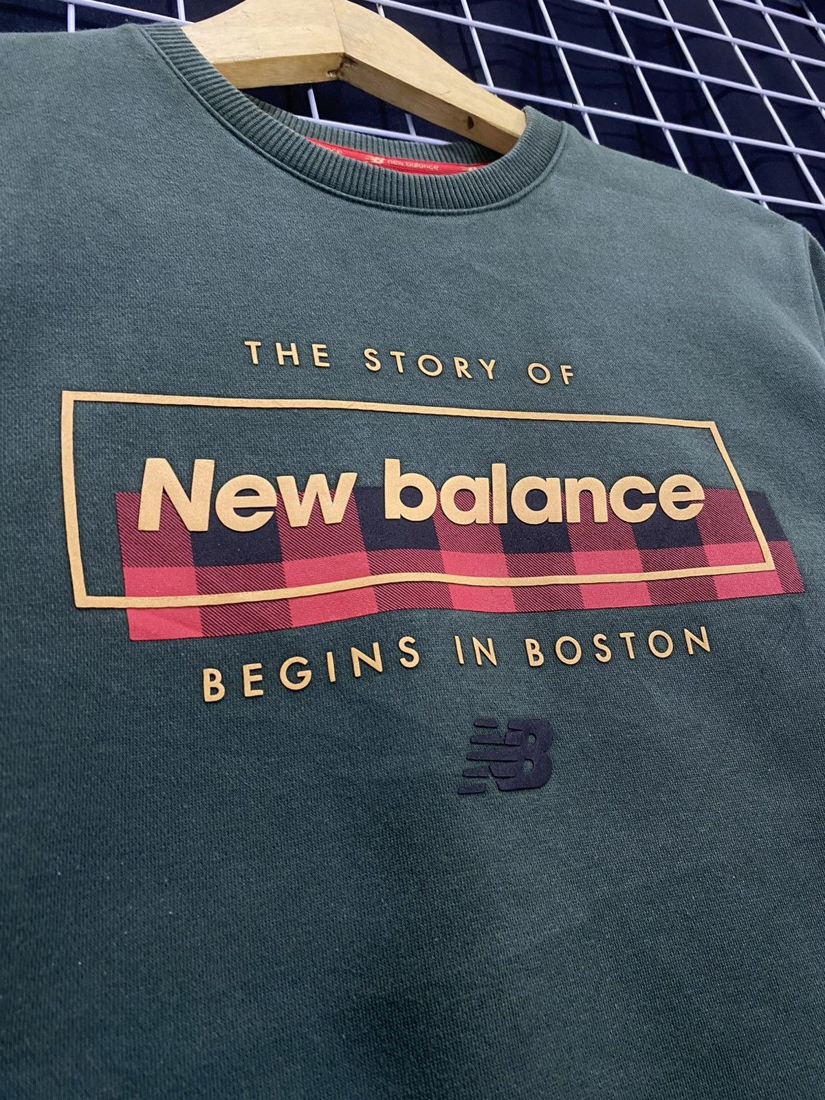 New Balance NEW BALANCE CREWNECK SWEATSHIRT OLIVE GREEN Size US S / EU 44-46 / 1 - 2 Thumbnail