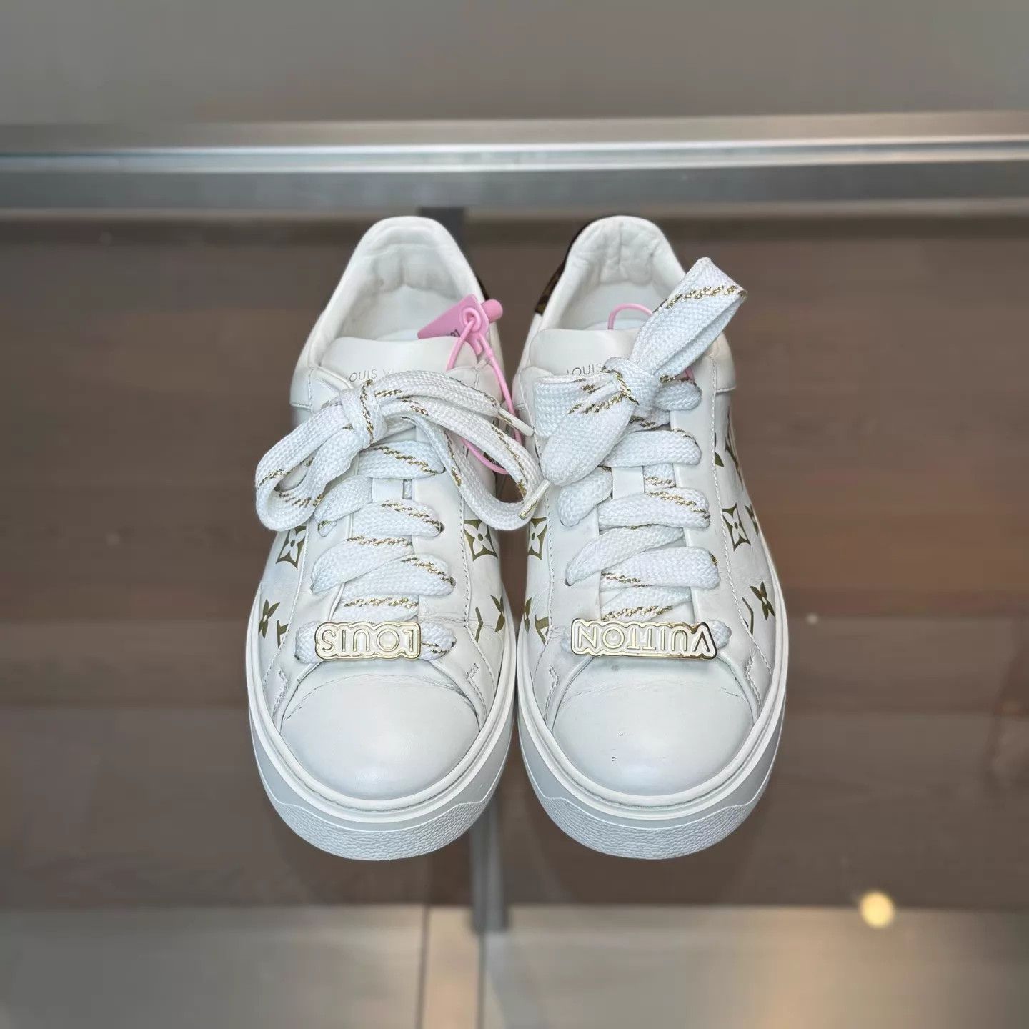 Louis Vuitton LV Time Out Sneaker White Gold Monogram 35.5 97 Size US 5 / IT 35 - 2 Thumbnail