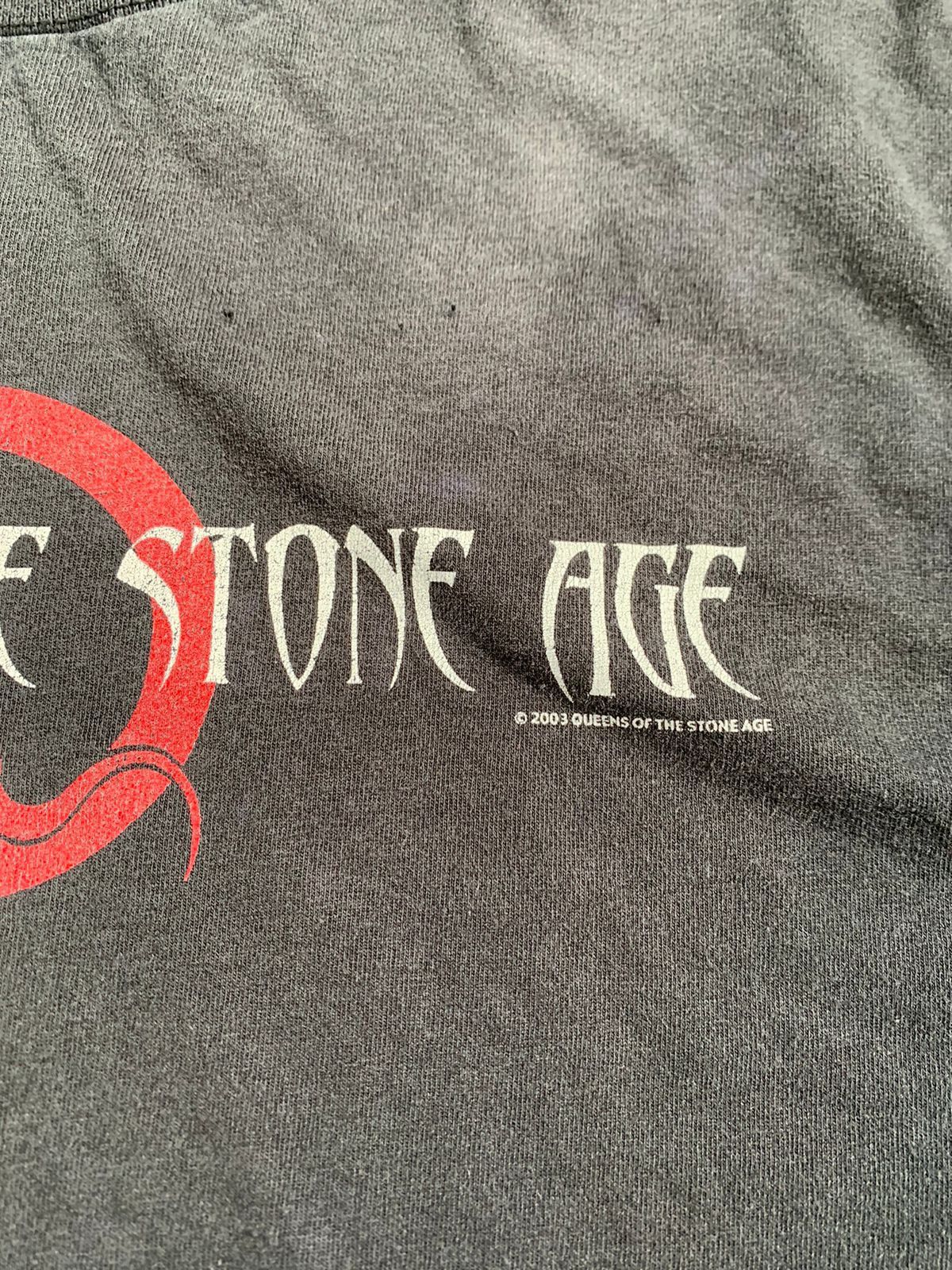 Band Tees × Vintage Vintage 2000s Queens Of The Stone Age Faded Tee Size US L / EU 52-54 / 3 - 4 Thumbnail