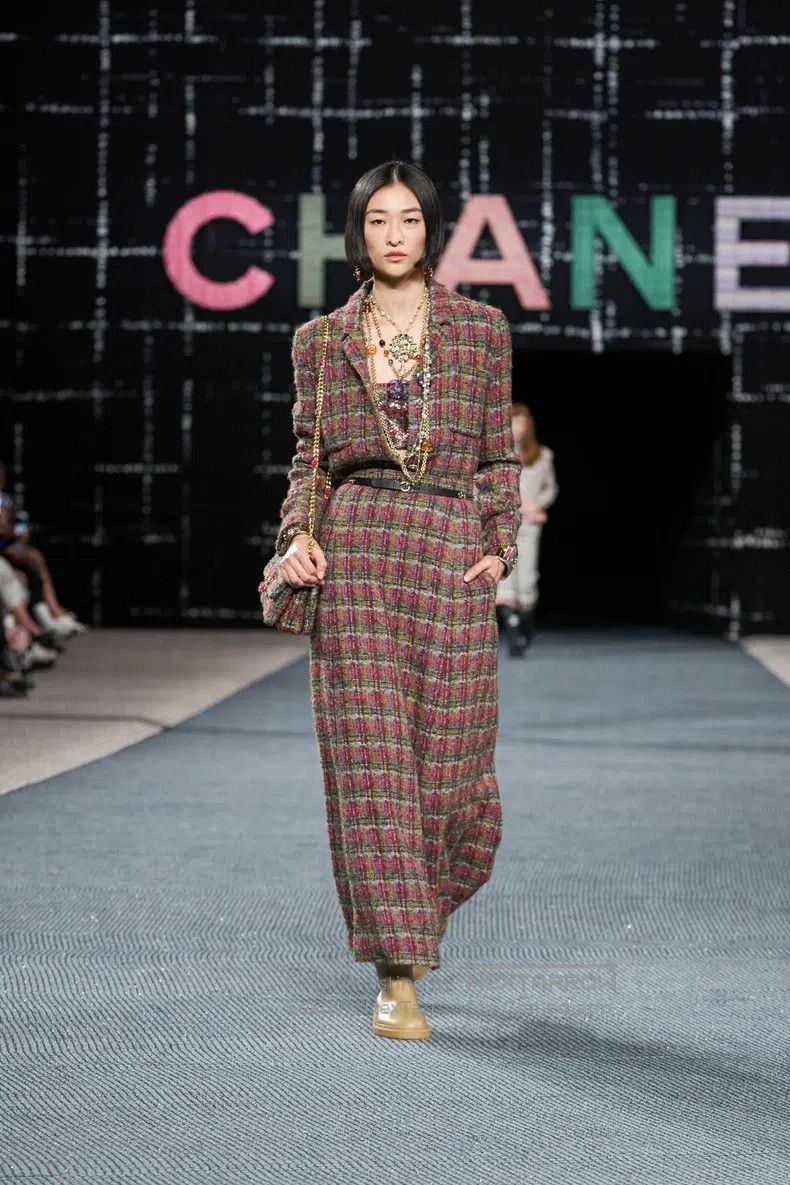 Chanel Chanel 22K autumn and winter colourful plaid tweed jacket Size XS / US 0-2 / IT 36-38 - 9 Thumbnail