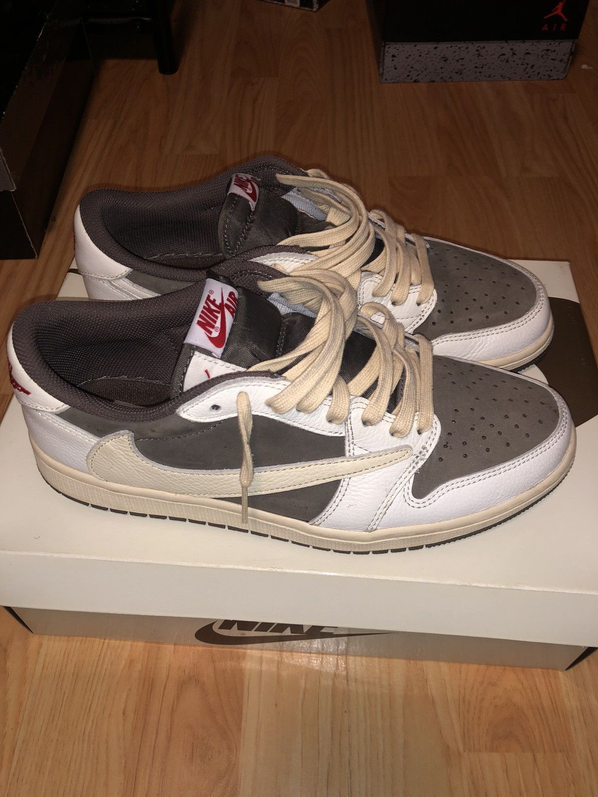 Nike × Travis Scott Travis Scott Air Jordan 1 Retro Low Reverse Mocha - Size 9 Size US 9 / EU 42 - 4 Thumbnail