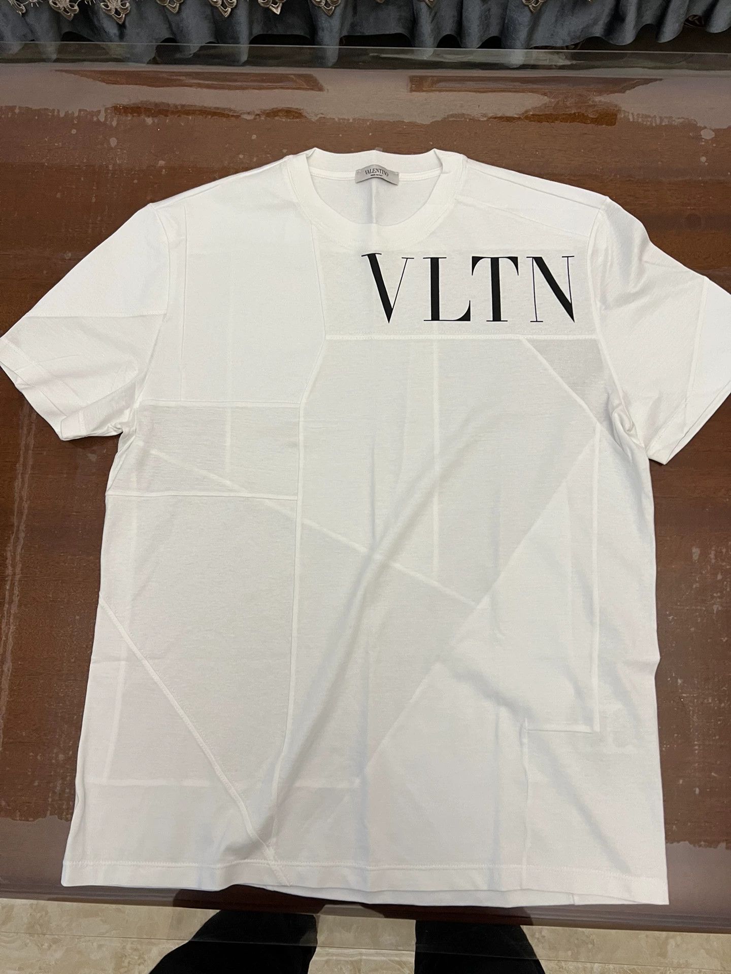 Valentino Valentino White Colorblock Front Logo TS M 99 New Size US M / EU 48-50 / 2 - 1 Thumbnail