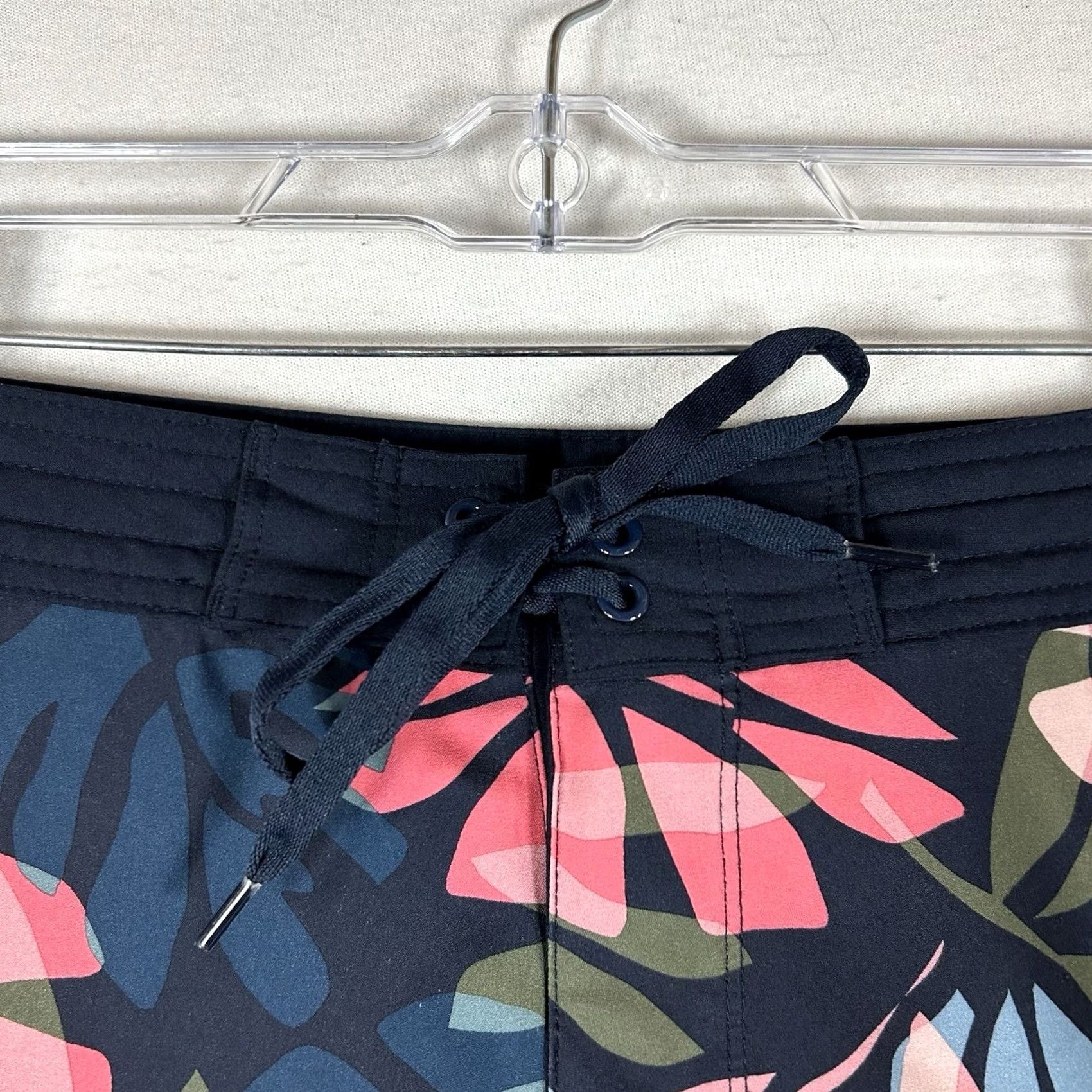 Old Navy Old Navy Board Shorts Men 32 Floral Palms Swimwear Beach Stretch Summer Regular Size Blue Pattern Bottom Mens Beachwear Size US 32 / EU 48 - 2 Thumbnail