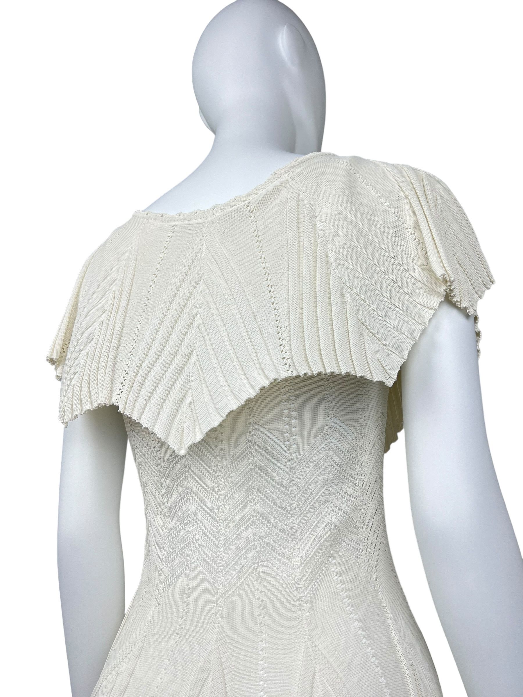Dior Christian Dior 2006 Beige ruffled knit top. Size M / US 6-8 / IT 42-44 - 4 Thumbnail