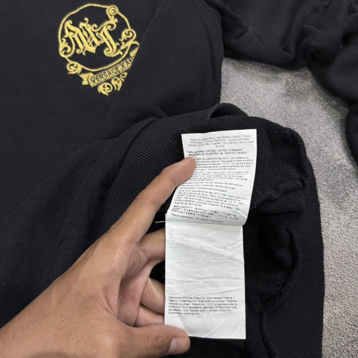 Versace VERSACE JEANS sweatshirt black logo embroidery gold Size US M / EU 48-50 / 2 - 8 Thumbnail