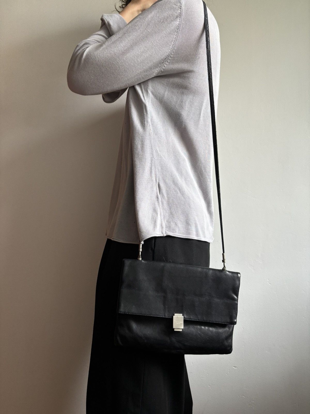 Avant Garde x Italian Designers Vintage Crossbody Leather Bag In Black Renato Angi Venezia, Women's