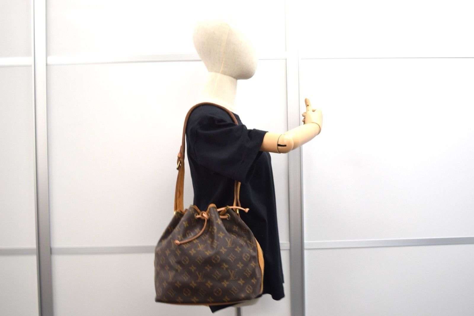 Louis Vuitton LV Petite Noe Shoulder Bag Monogram Canvas M42226 Size ONE SIZE - 13 Thumbnail
