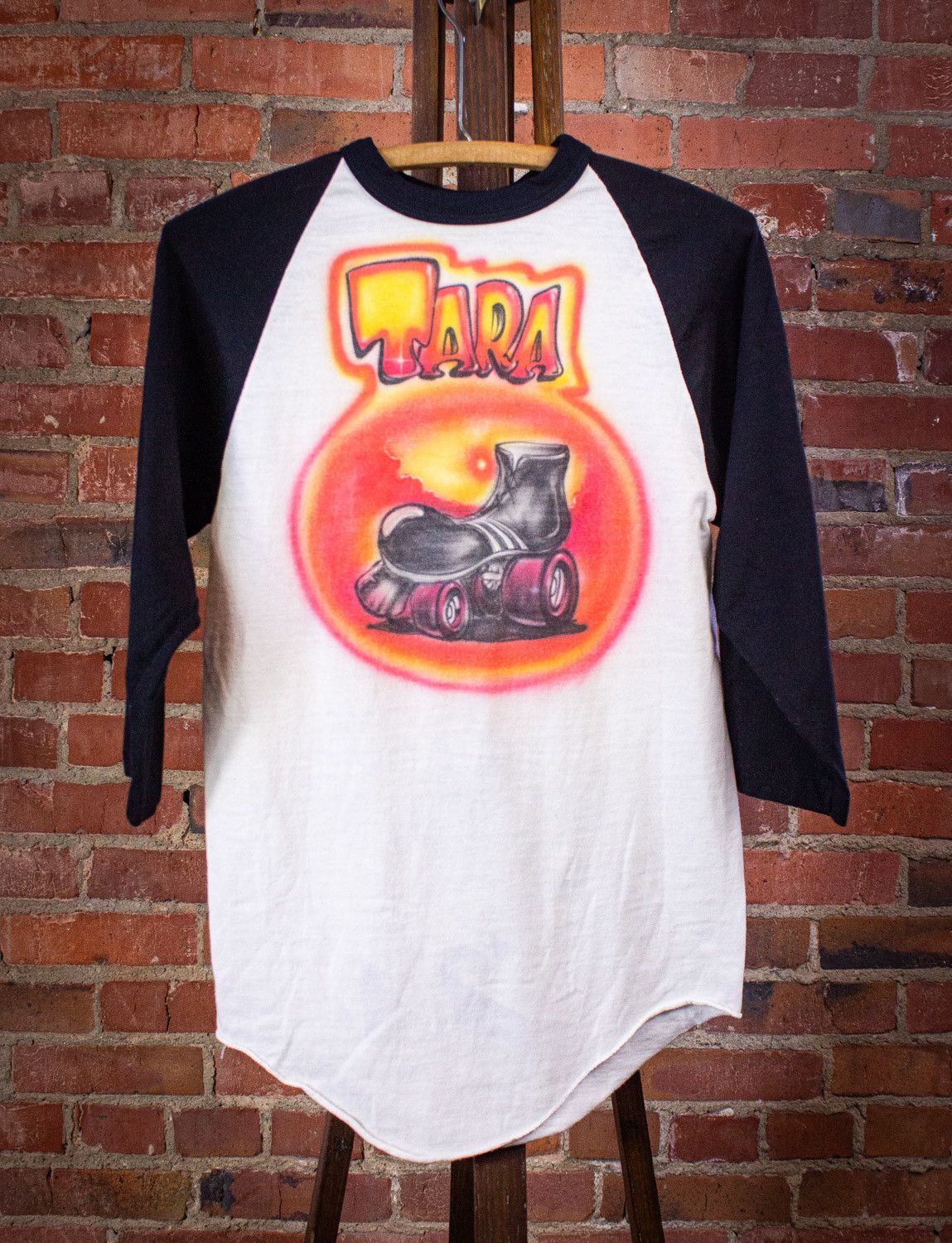 Vintage Vintage Tara Roller Skates Airbrush Raglan T Shirt 80s Size US S / EU 44-46 / 1 - 1 Thumbnail