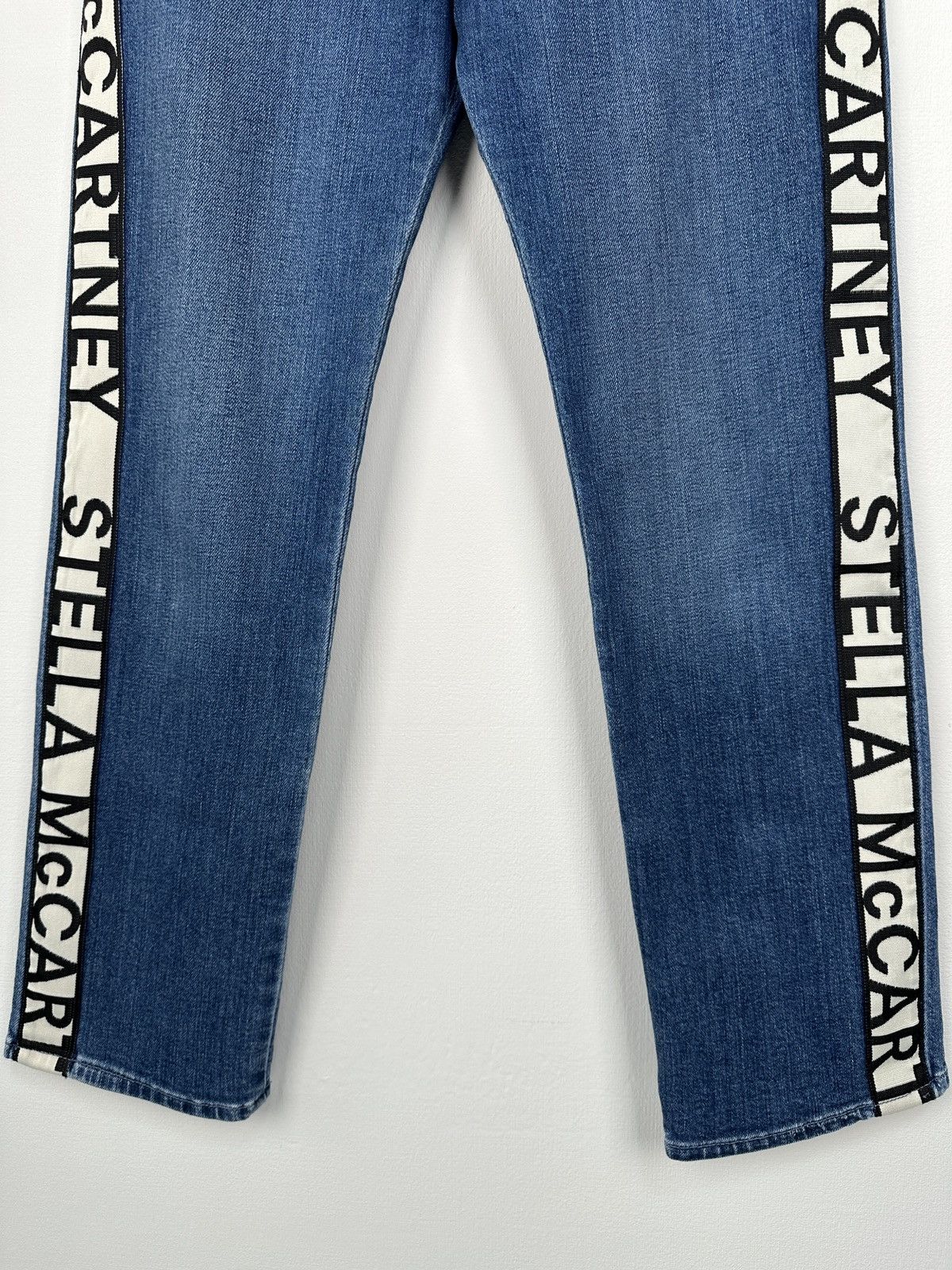 Stella McCartney Stella McCartney Side Patched Logo Blue Jeans Women’s sz 27 Size 27" / US 4 / IT 40 - 4 Thumbnail