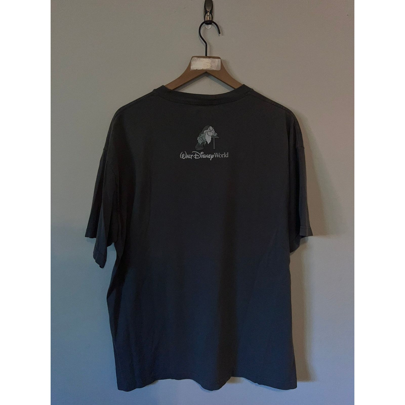 Disney Vintage 7 Dwarves Shirt Walt Disney World Grumpy Tee XL Size US XL / EU 56 / 4 - 6 Thumbnail