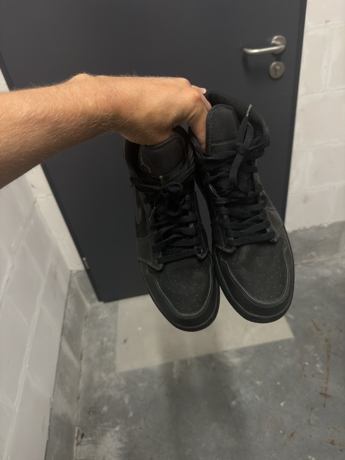 Jordan Brand Jordan 1 Retro Mid black (2018) sneakers Nike rare Size US 10 / EU 43 - 2 Thumbnail