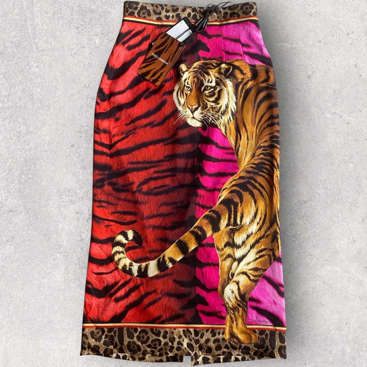Dolce & Gabbana SS20 Tiger Print Silk Pencil Skirt Size 26" / US 2 / IT 38 - 1 Thumbnail