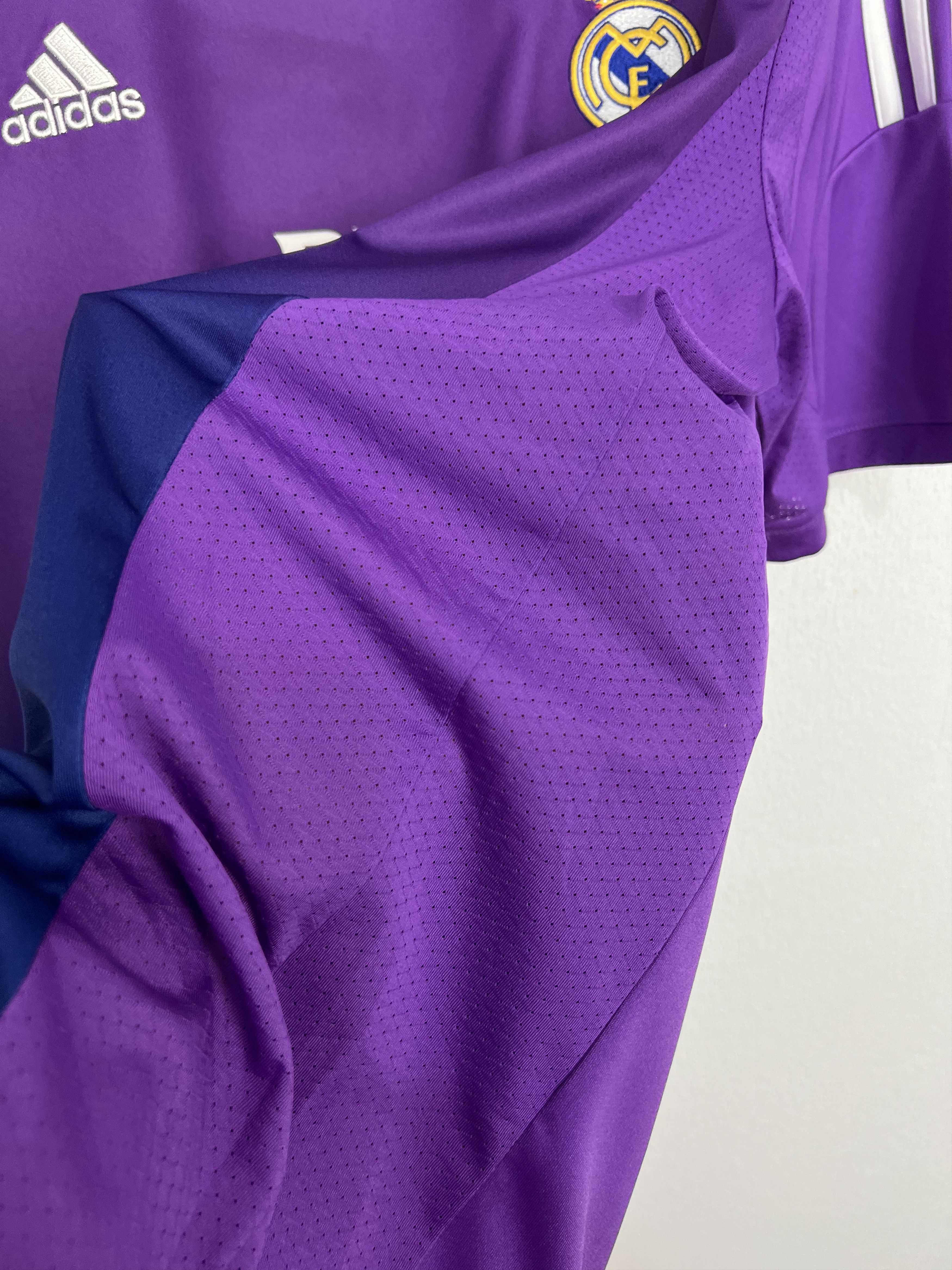 Adidas Real Madrid Goalkeeper football shirt 2013 Soccer Adidas Size US XL / EU 56 / 4 - 5 Thumbnail