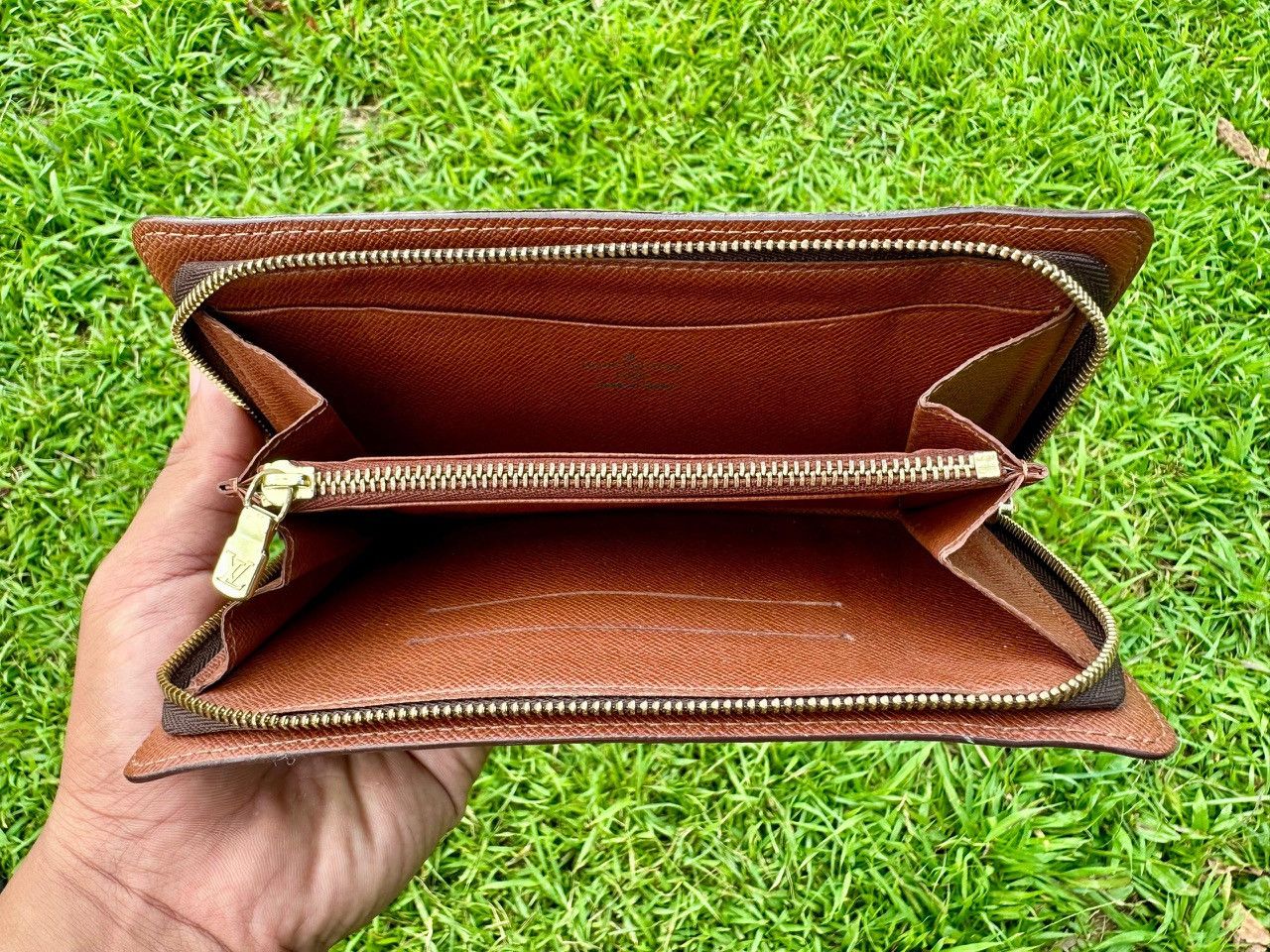 Louis Vuitton Authentic Louis Vuitton Monogram Canvas Zippy Wallet Size ONE SIZE - 9 Thumbnail