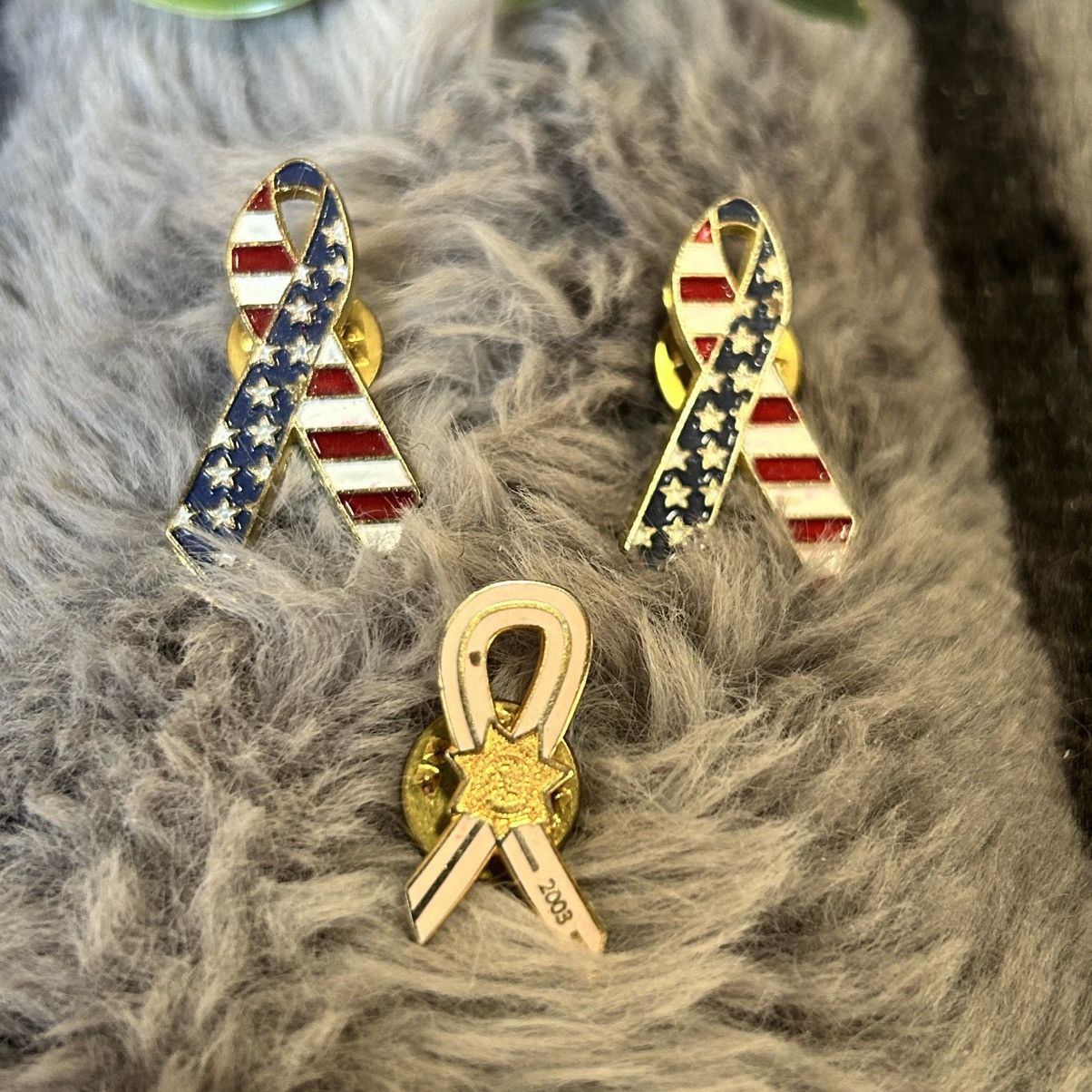 Vintage Lot of three tie tac pins patriotic American flag ribbon Size ONE SIZE - 1 Thumbnail