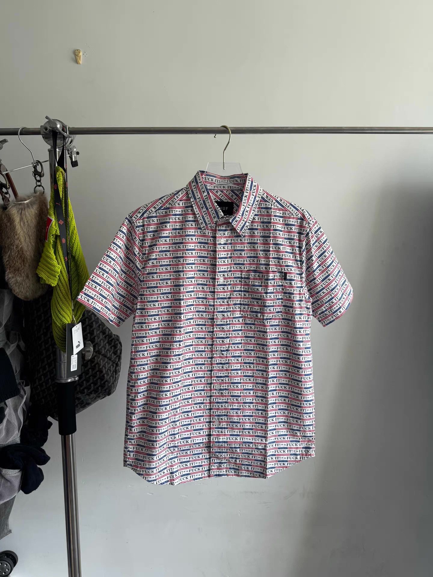 Huf HUF All-Over Print Short Sleeve Shirt Q17 Size US M / EU 48-50 / 2 - 1 Thumbnail