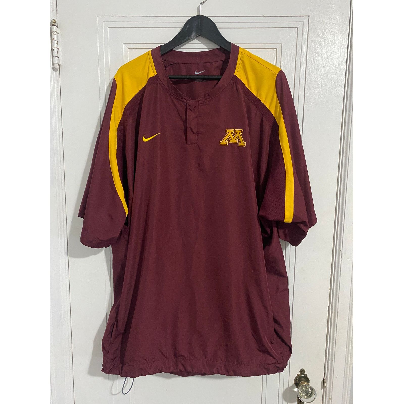 Nike Minnesota Golden Gophers Nike Short-Sleeve Windbreaker XXL Size US XXL / EU 58 / 5 - 1 Thumbnail