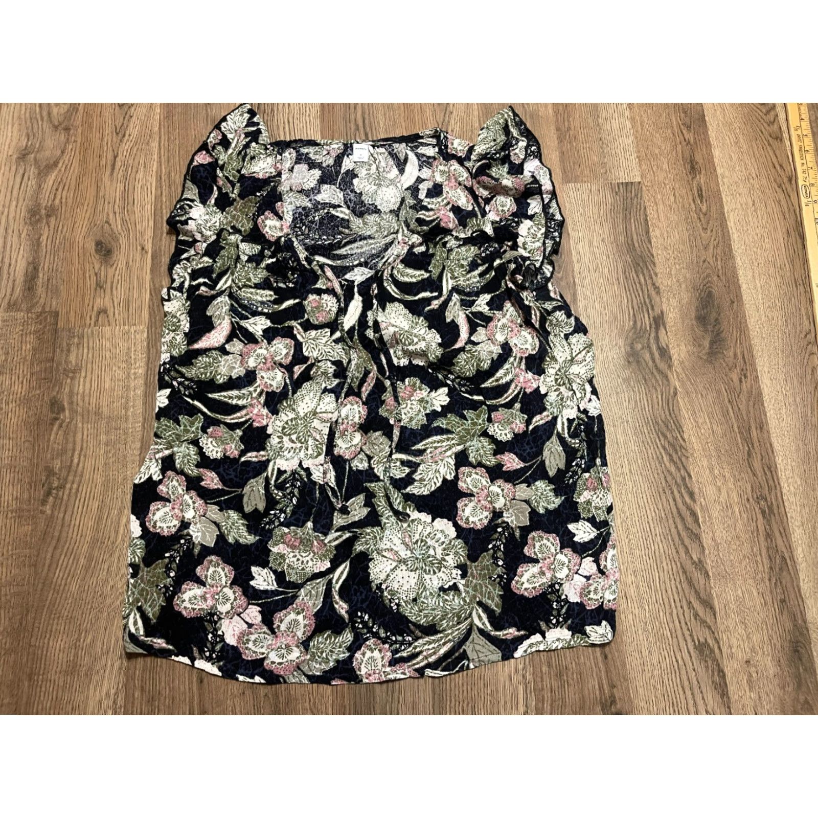 Old Navy Old Navy Shirt Women's M Black Pink Green Floral V-neck T-Shirt Casual Shirts Colorful 90s? No, ignore 90s. Size M / US 6-8 / IT 42-44 - 2 Thumbnail
