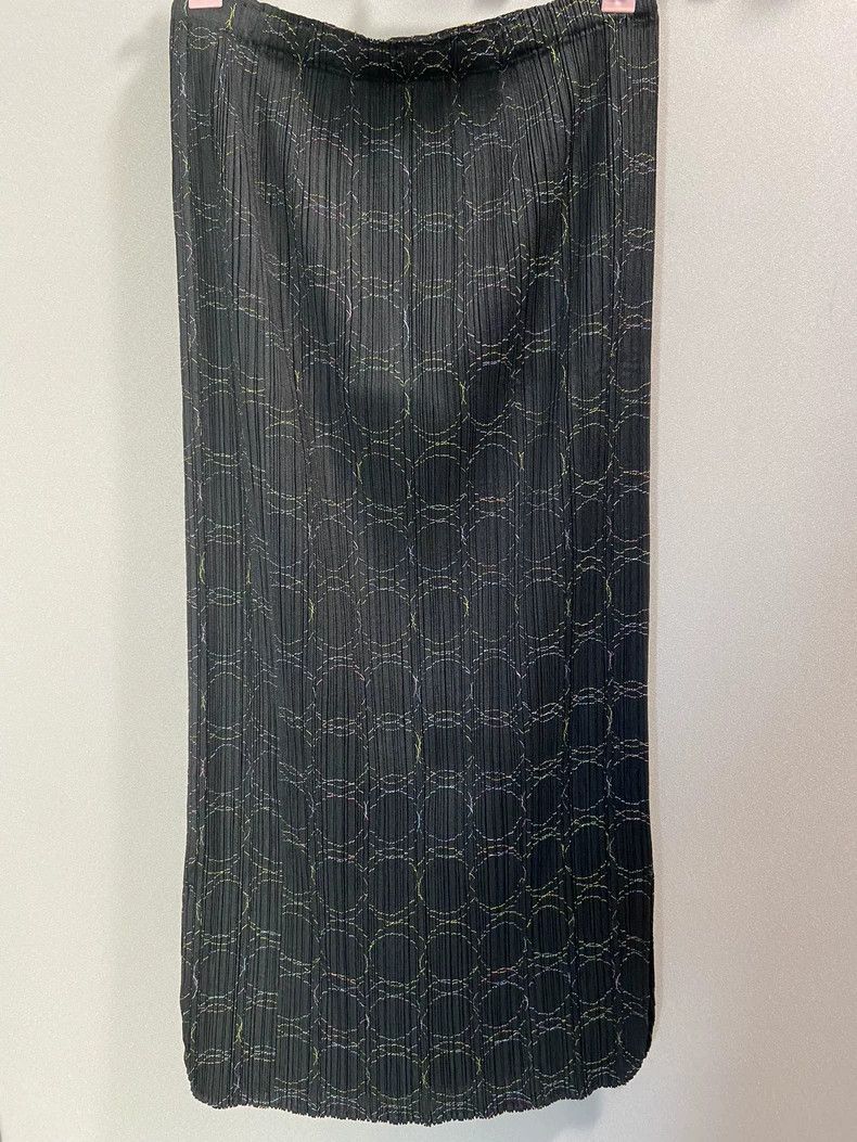 Issey Miyake Issey Miyake size:2 Colorful embroidered circle skirt Size 22" - 1 Thumbnail