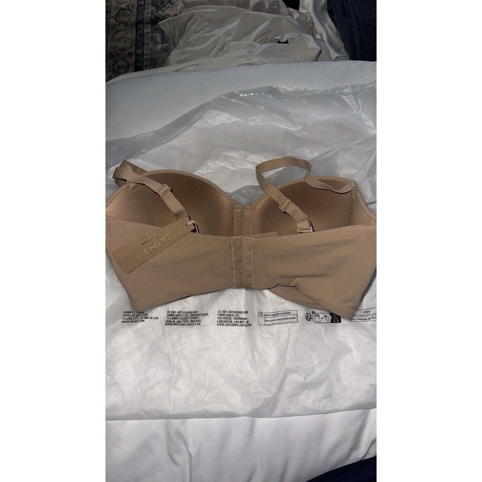 SKIMS NWT SKIMS FITS EVERYBODY STRAPLESS BRA Size ONE SIZE - 2 Thumbnail