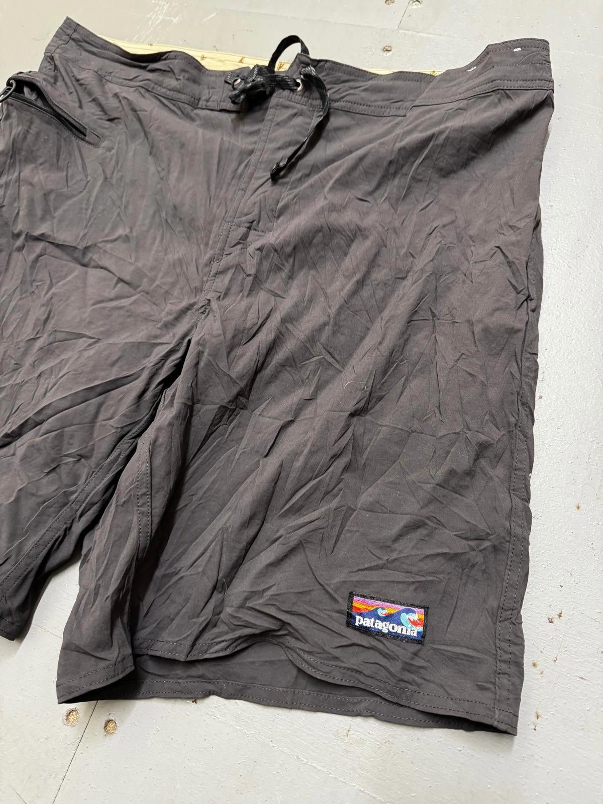 Patagonia Patagonia Men's Black Board Shorts Size US 36 / EU 52 - 2 Thumbnail