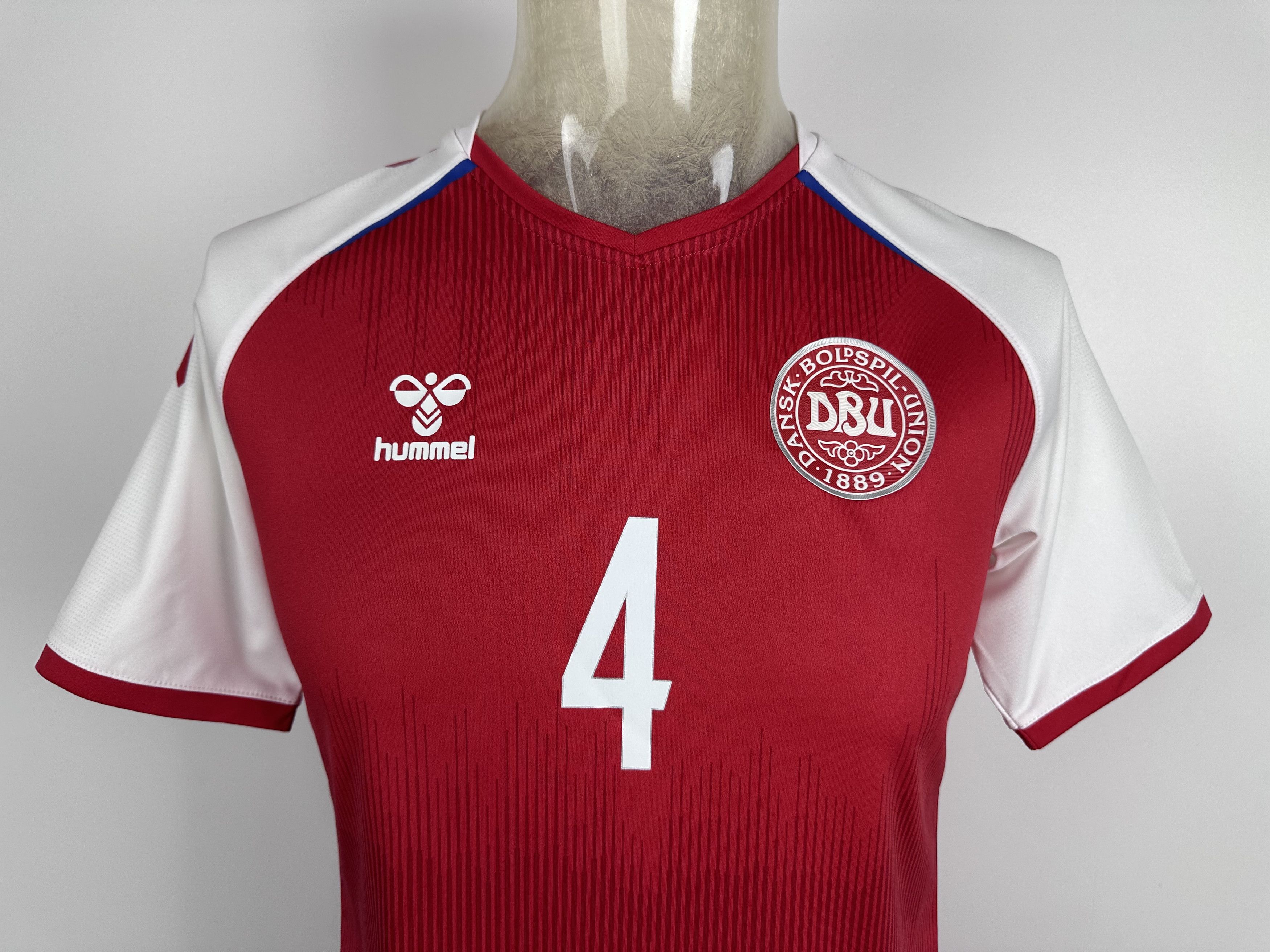 Hummel DENMARK 2022 23 SHIRT FOOTBALL SOCCER JERSEY HUMMEL #4 Kjaer Size US S / EU 44-46 / 1 - 7 Thumbnail
