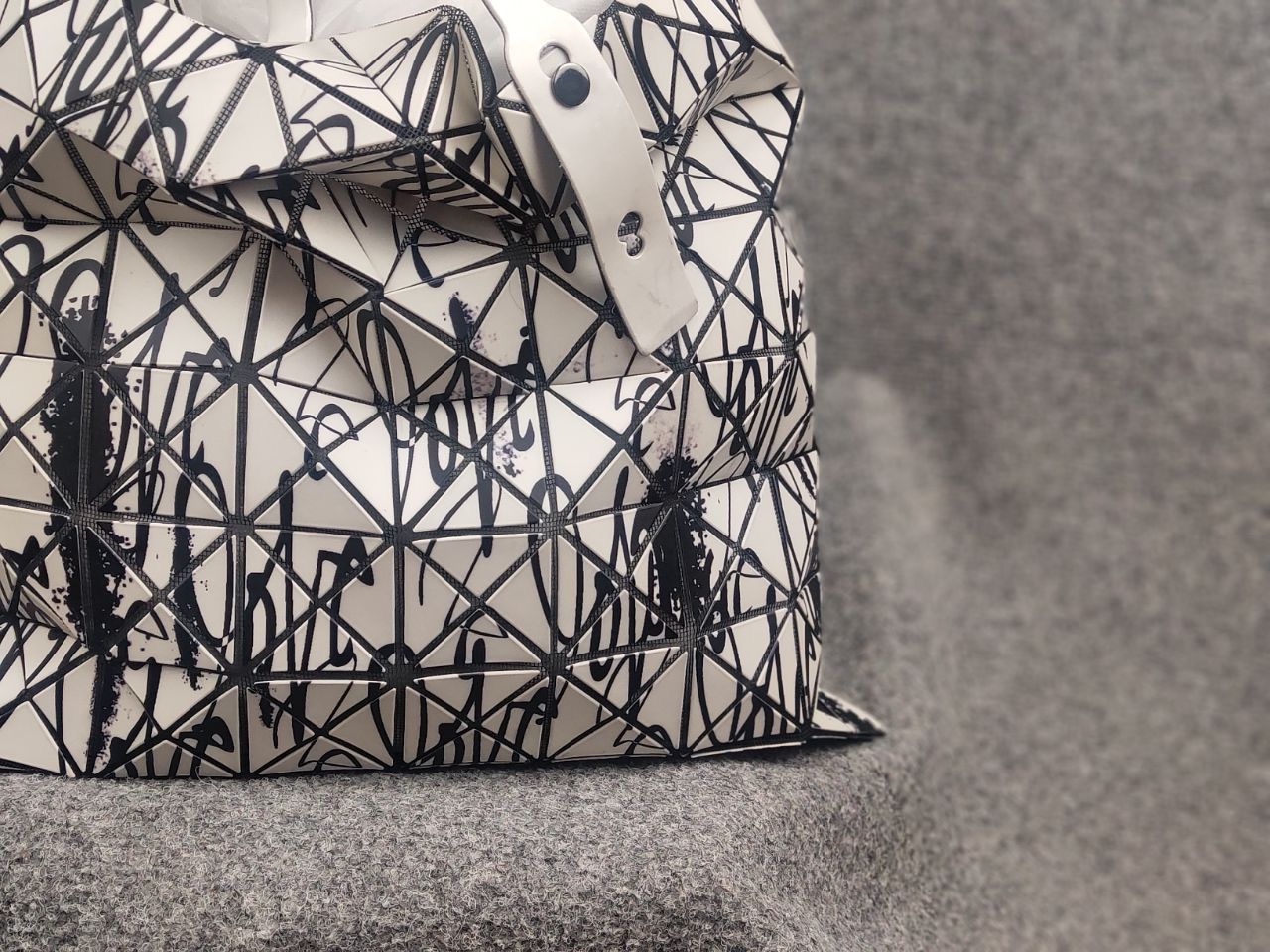 Issey Miyake Issey Miyake Bao Bao Japan Curtis Krig Tote Bag Black Art Size ONE SIZE - 3 Thumbnail