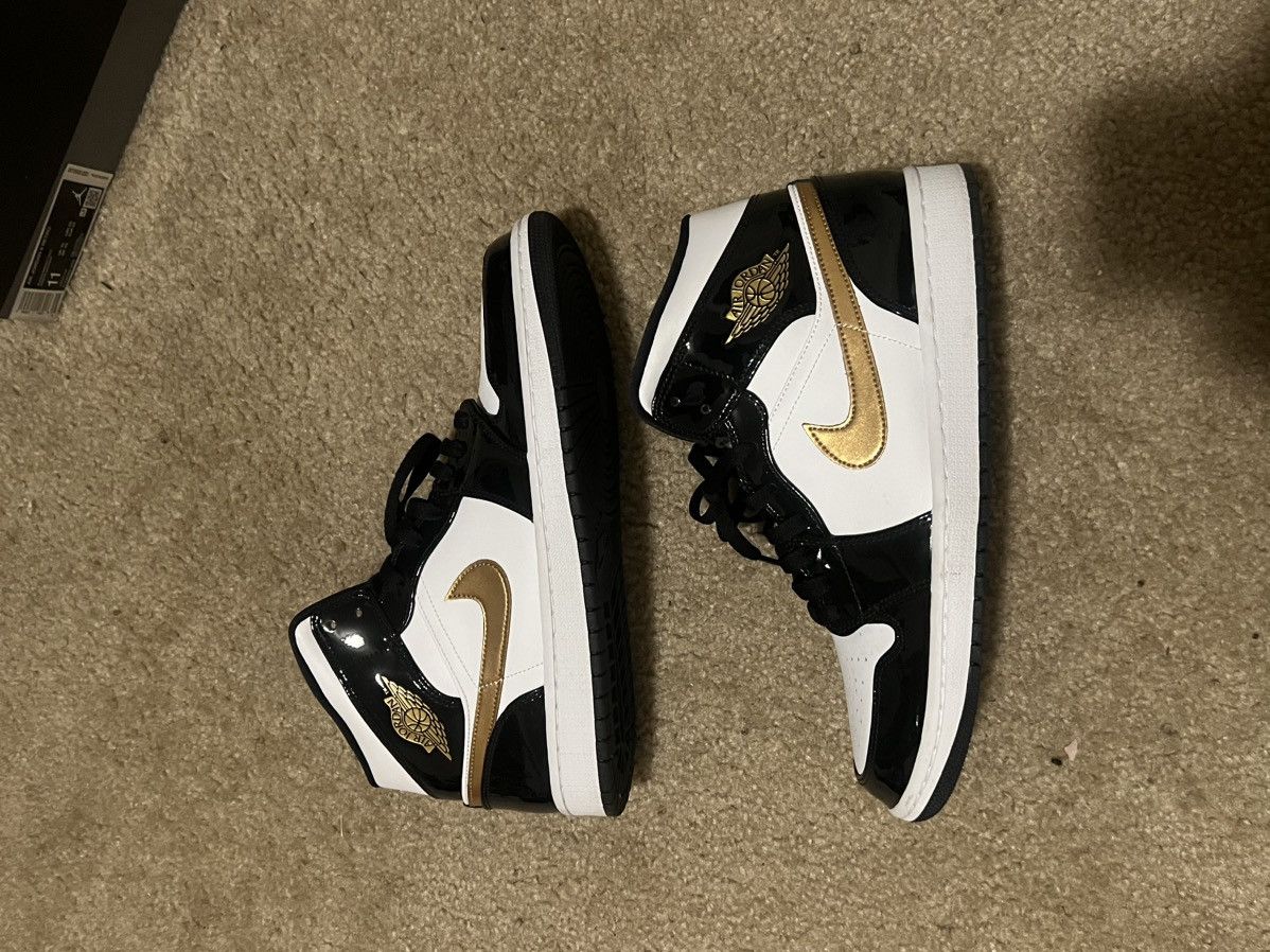 Jordan Brand Retro 1 mid Size US 11 / EU 44 - 1 Thumbnail