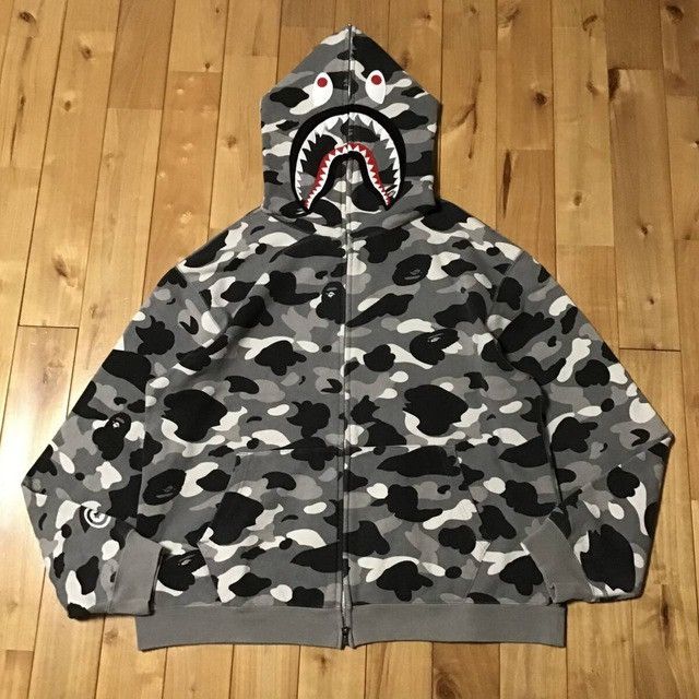 Bape 🔥NFS exclusive🔥 BAPE camo shark full zip hoodie APE NIGO Size US L / EU 52-54 / 3 - 1 Thumbnail
