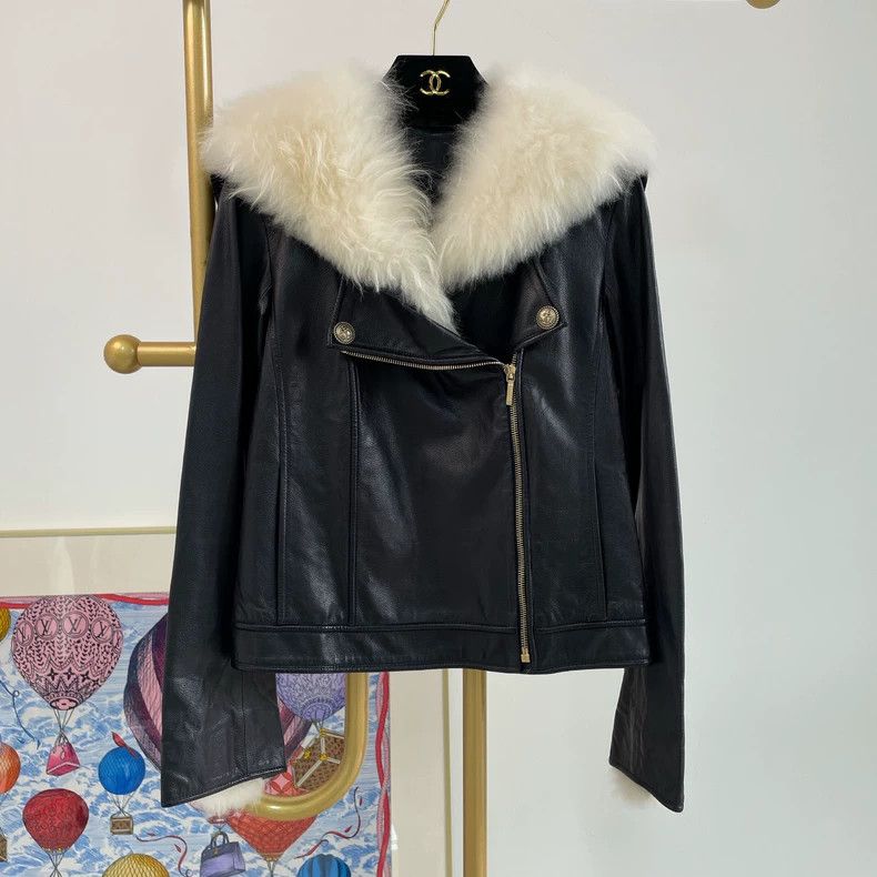 Chanel CHANEL Black Leather Jacket with Fur Collar- DMC Size US XS / EU 42 / 0 - 1 Thumbnail