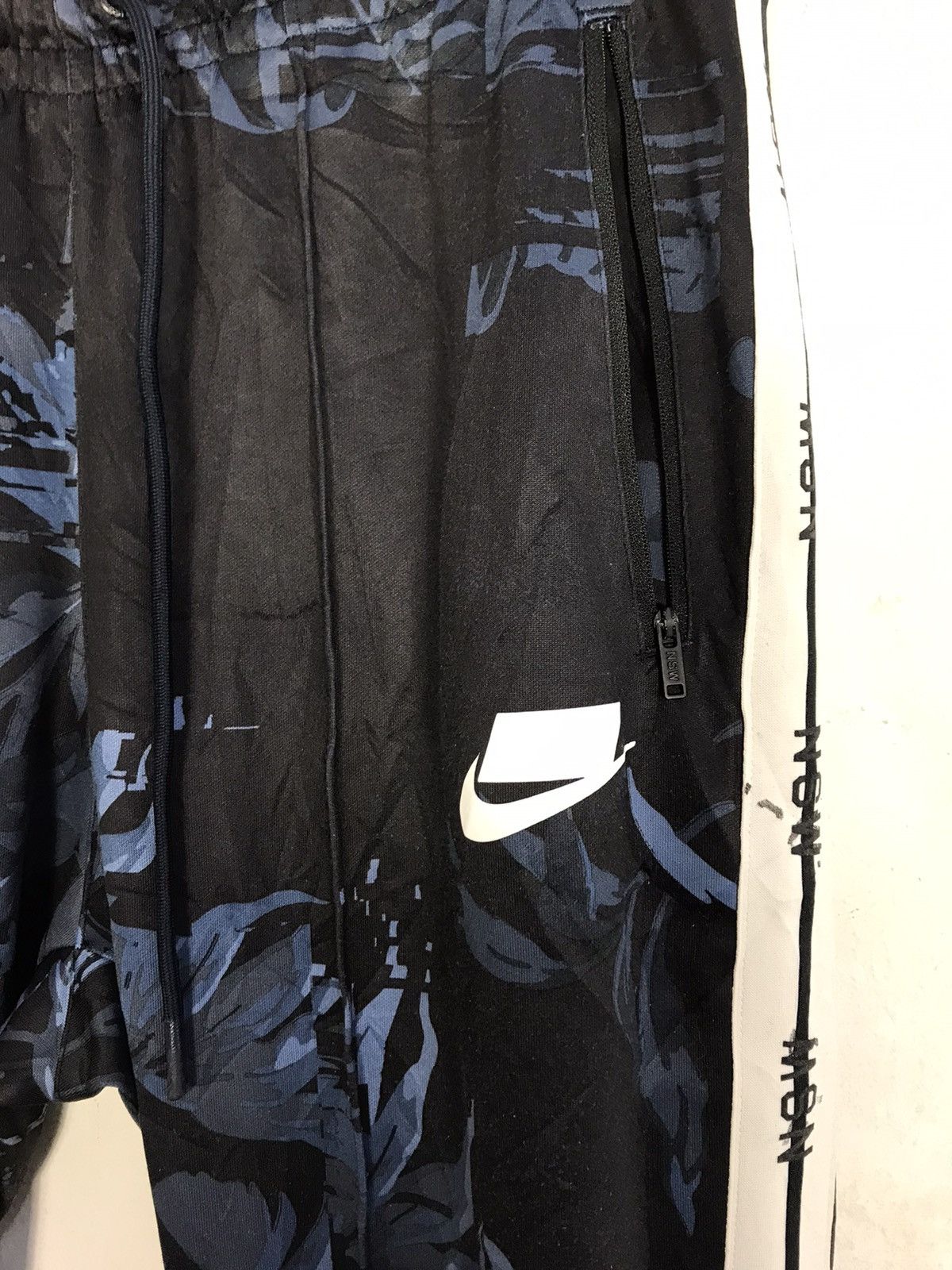 Nike Nike Sportwear Floral Tracksuit Jogger Pant Stretchable Size 30" / US 8 / IT 44 - 3 Thumbnail