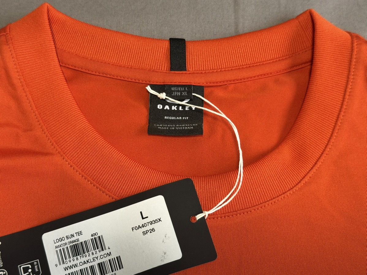 Oakley *Sample* Oakley Logo Sun Performance Tee Shirt New With Tags Size US L / EU 52-54 / 3 - 6 Thumbnail