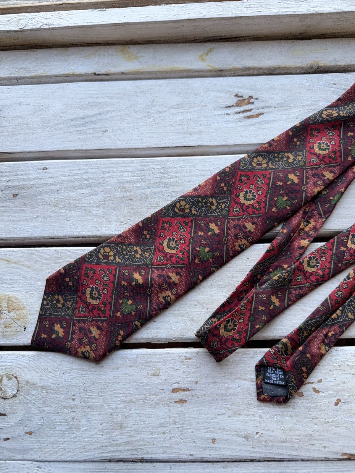 Designer × Yves Saint Laurent Vintage YSL Ornate Silk Tie – Red Floral Geometric Pattern Size ONE SIZE - 2 Thumbnail