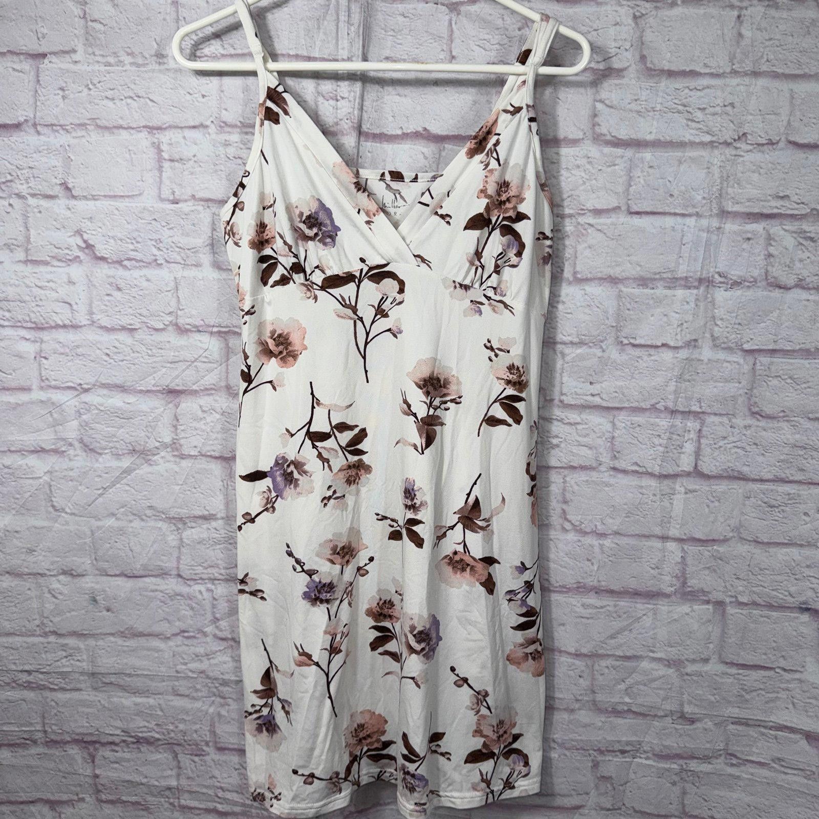 Nicole Miller Nicole Miller Large Floral Print Nightgown Size ONE SIZE - 1 Thumbnail
