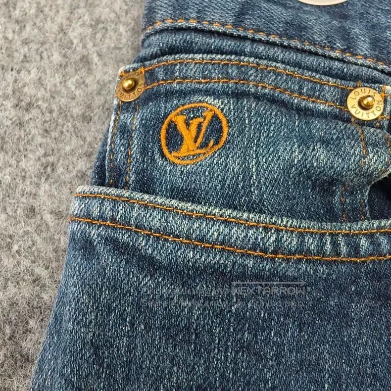 Louis Vuitton Louis Vuitton Leather logo jeans Size US 30 / EU 46 - 3 Thumbnail