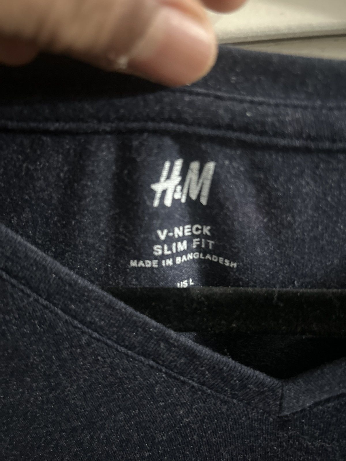 H&M H&M – V-neck, long sleeve shirt Size US L / EU 52-54 / 3 - 3 Thumbnail