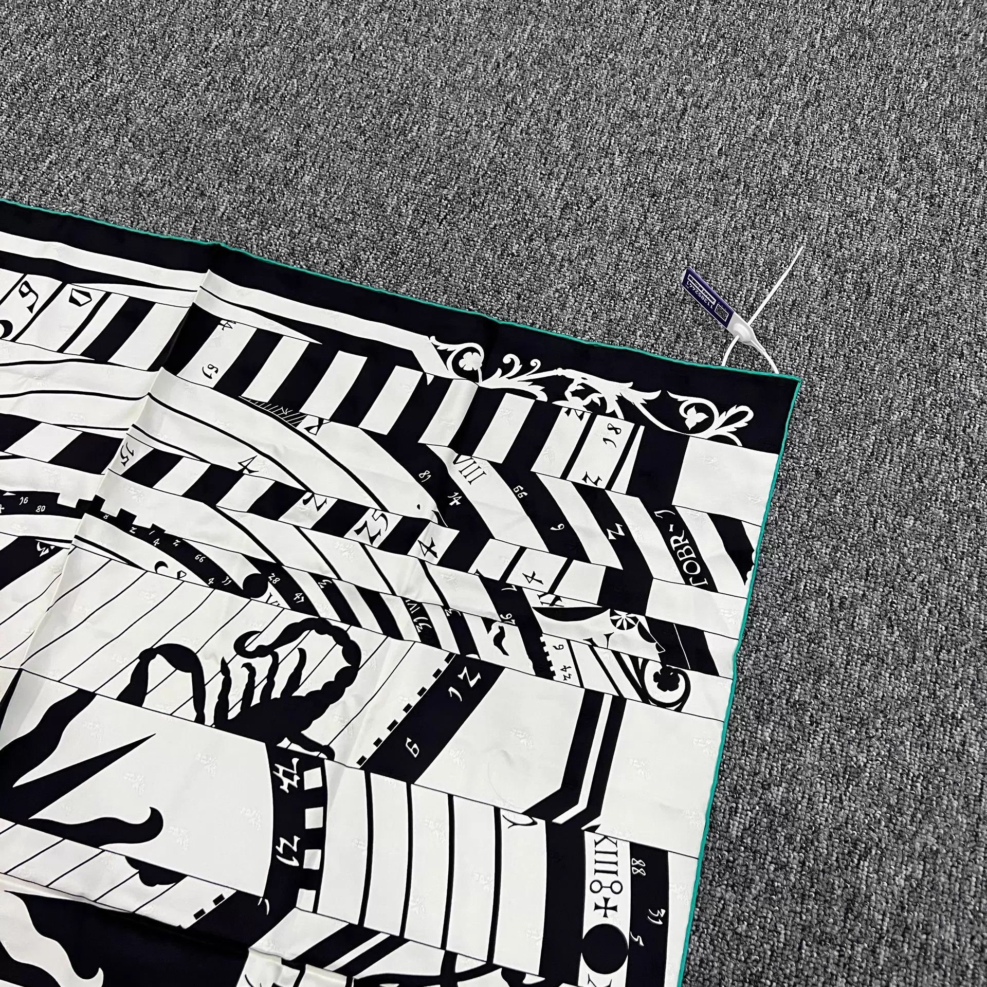 Hermes Hermes Black & White Star Pattern Silk Scarf Mint 90x90 Size ONE SIZE - 4 Thumbnail