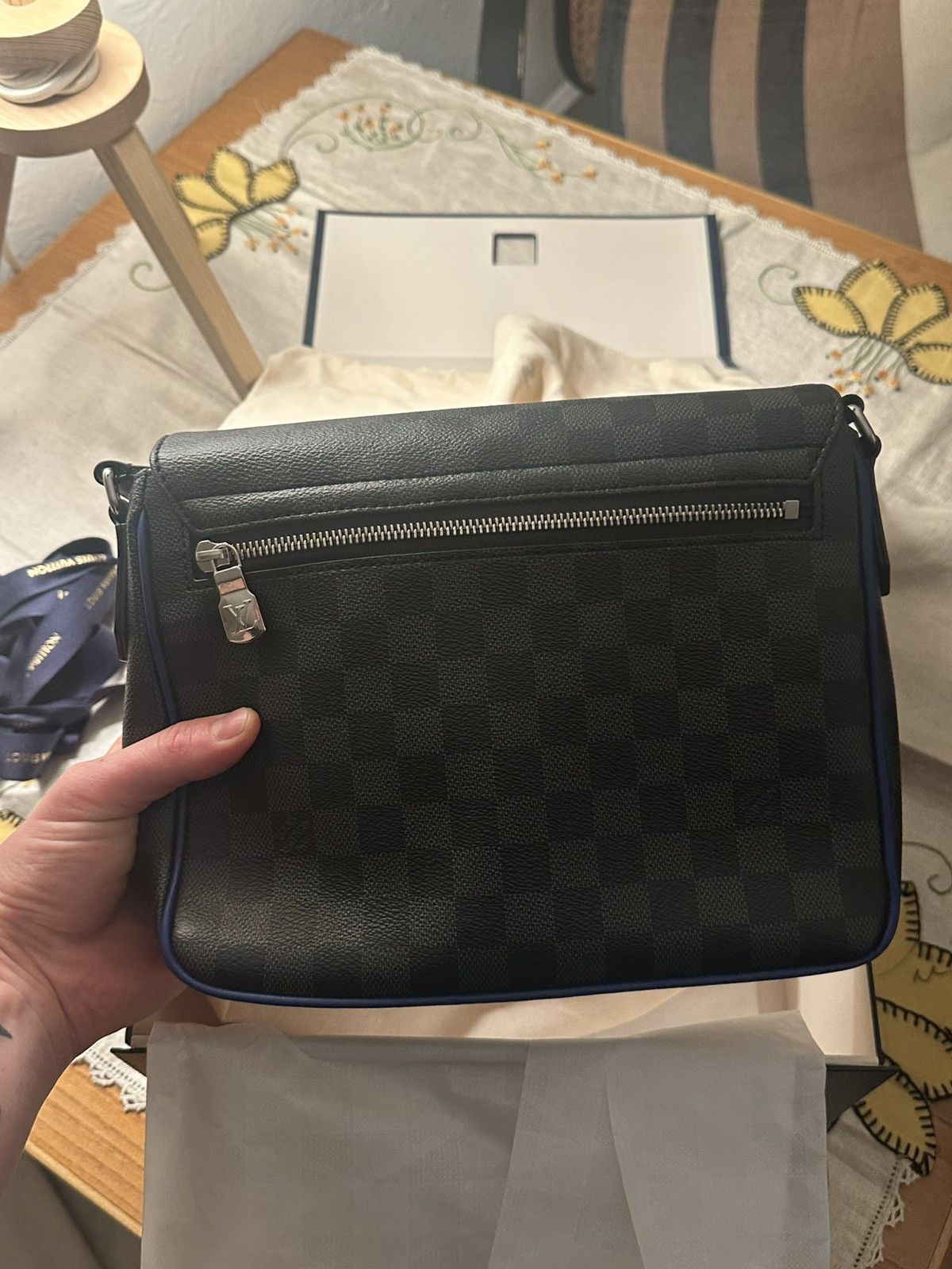 Louis Vuitton Louis Vuitton District Messenger Bag Size ONE SIZE - 3 Thumbnail