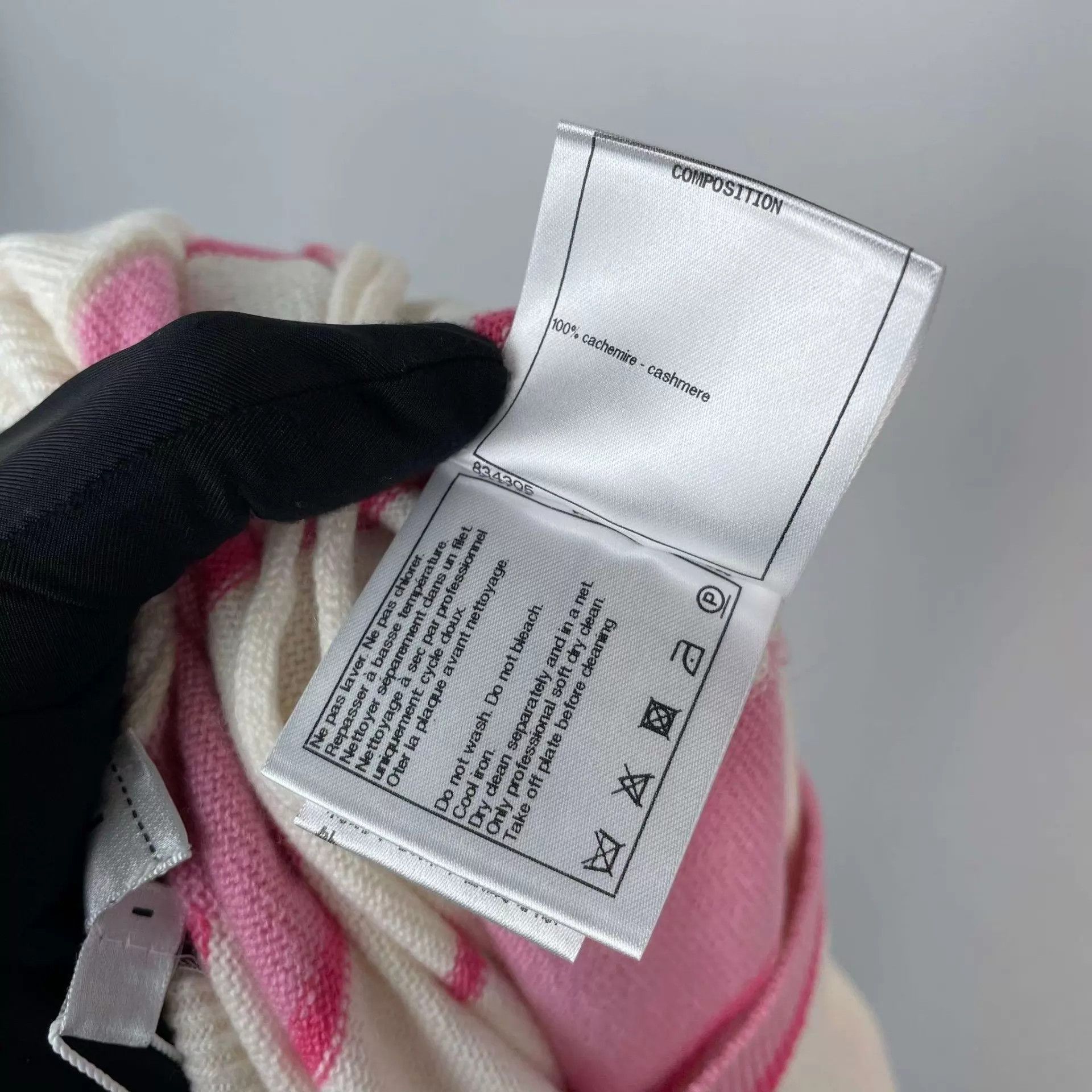 Chanel Chanel knit skirt pink white colorblock 36 with spare thread Size 26" / US 2 / IT 38 - 8 Thumbnail