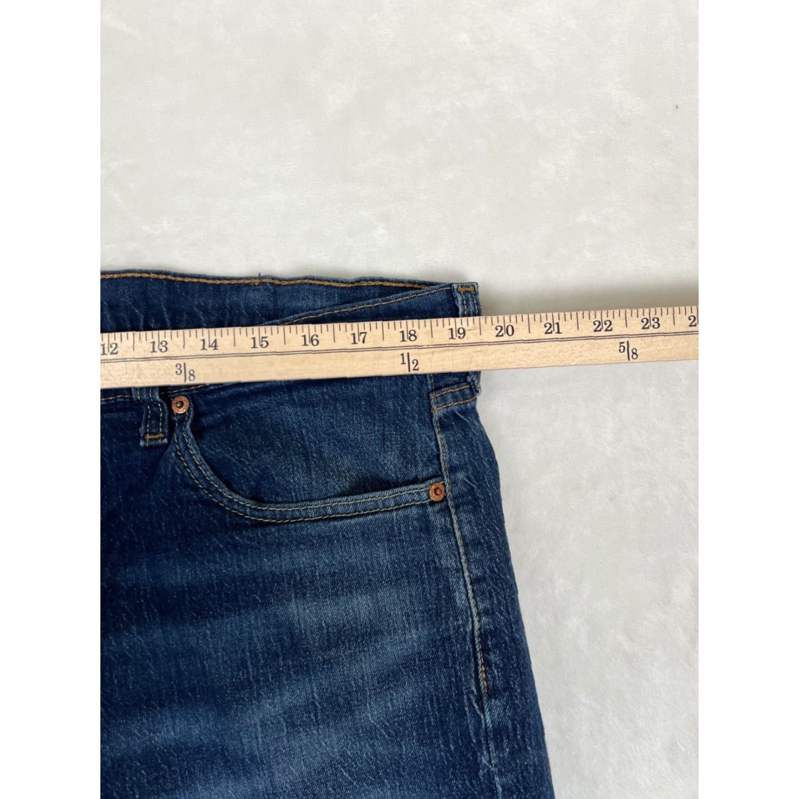 Levi's VINTAGE Levi’s 505 Jeans Blue Denim 38x30 Regular Straight 5-Pocket 90s USA Mexico Men Medium Wash Giftbox Size US 38 / EU 54 - 4 Thumbnail