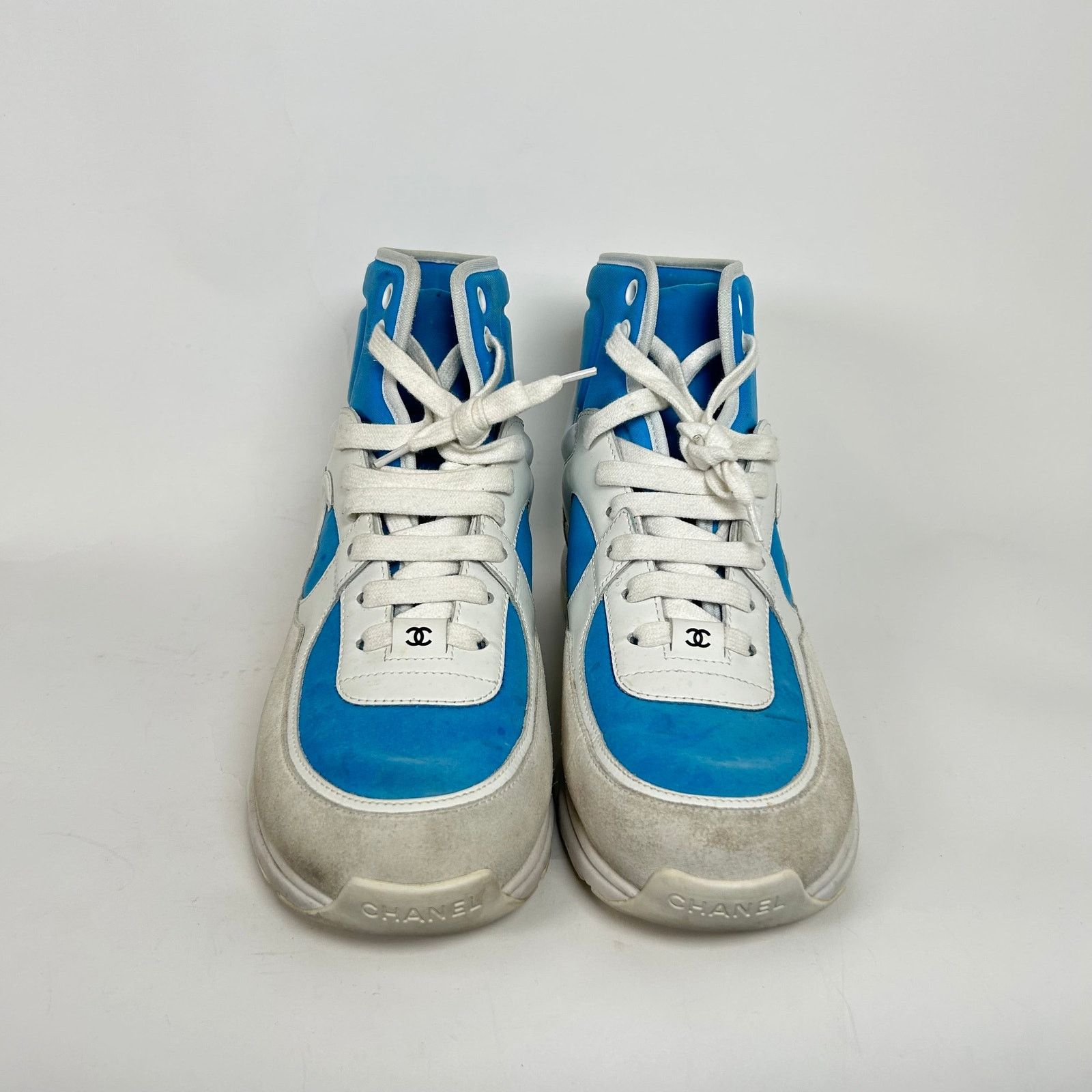 Chanel Chanel White/Blue Interlocking CC High-Top Sneaker Size 38.5 Size US 8 / IT 38 - 2 Thumbnail