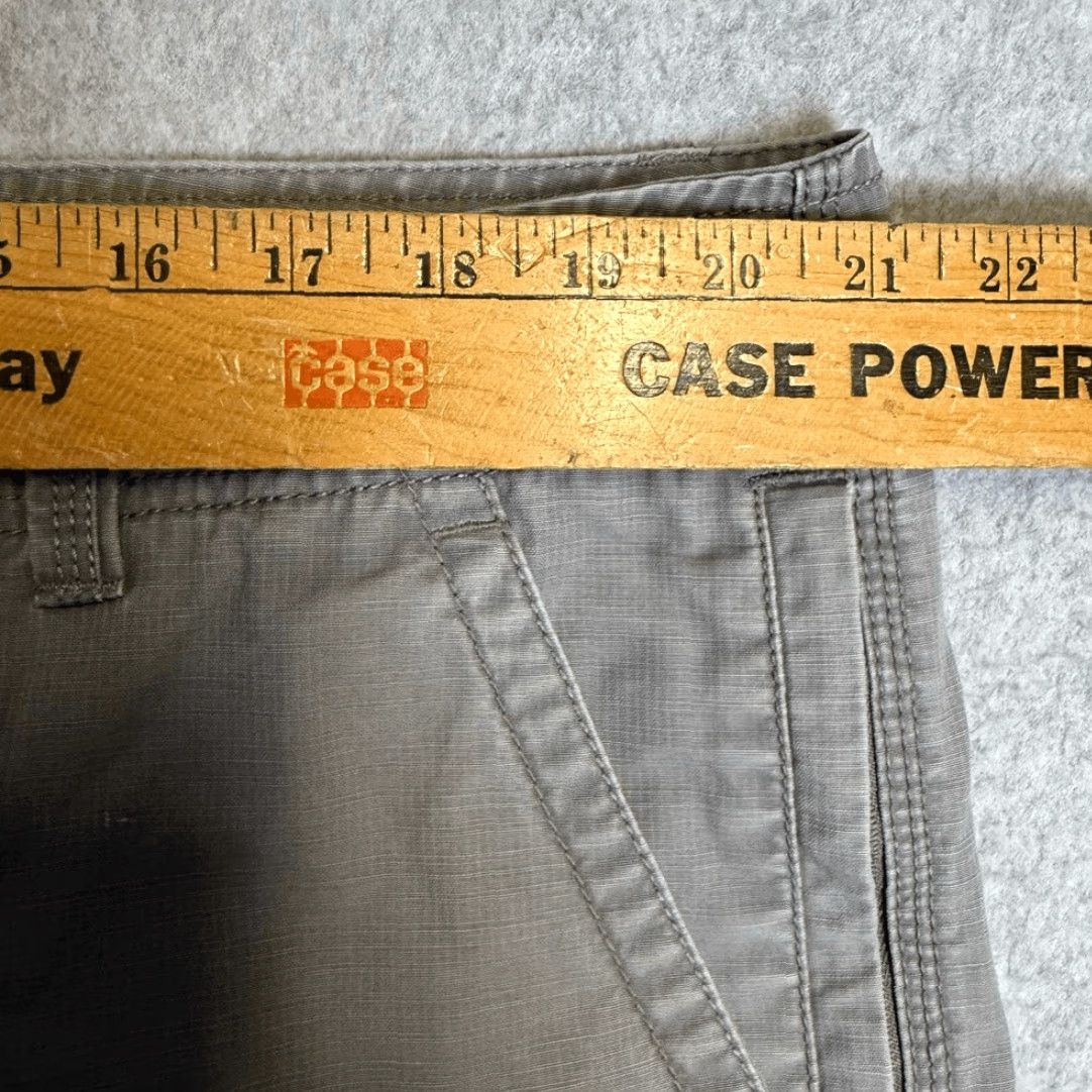Vintage VINTAGE L.L. BEAN Men's 42W Gray Cargo Shorts Pockets Outdoors Hiking Shirt Size US 42 / EU 58 - 2 Thumbnail