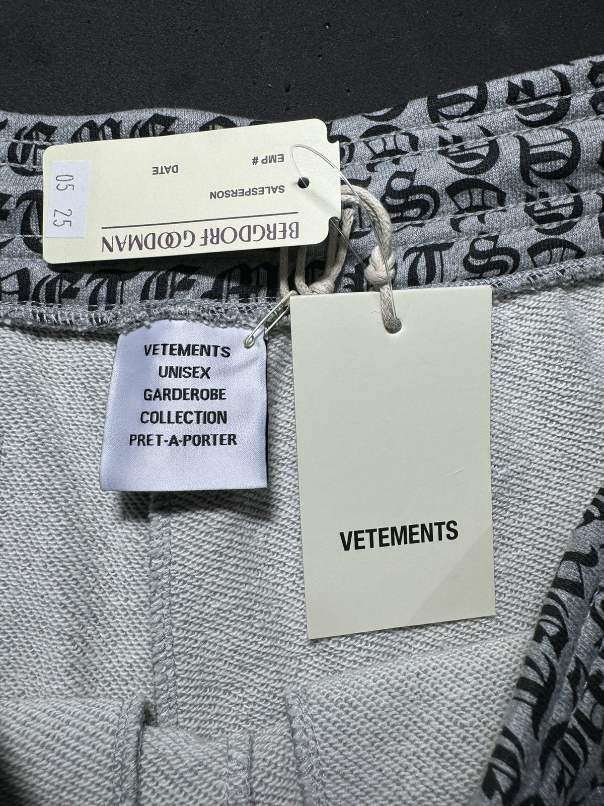 Vetements Vetements Gothic Monogram Sweatpants Size S Size US 32 / EU 48 - 6 Thumbnail
