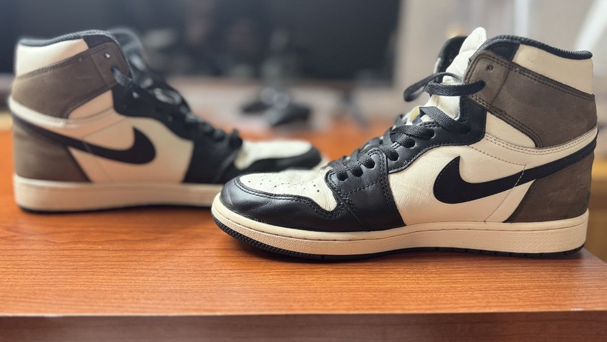 Jordan Brand Jordan 1 Dark Mocha Size US 10.5 / EU 43-44 - 1 Thumbnail