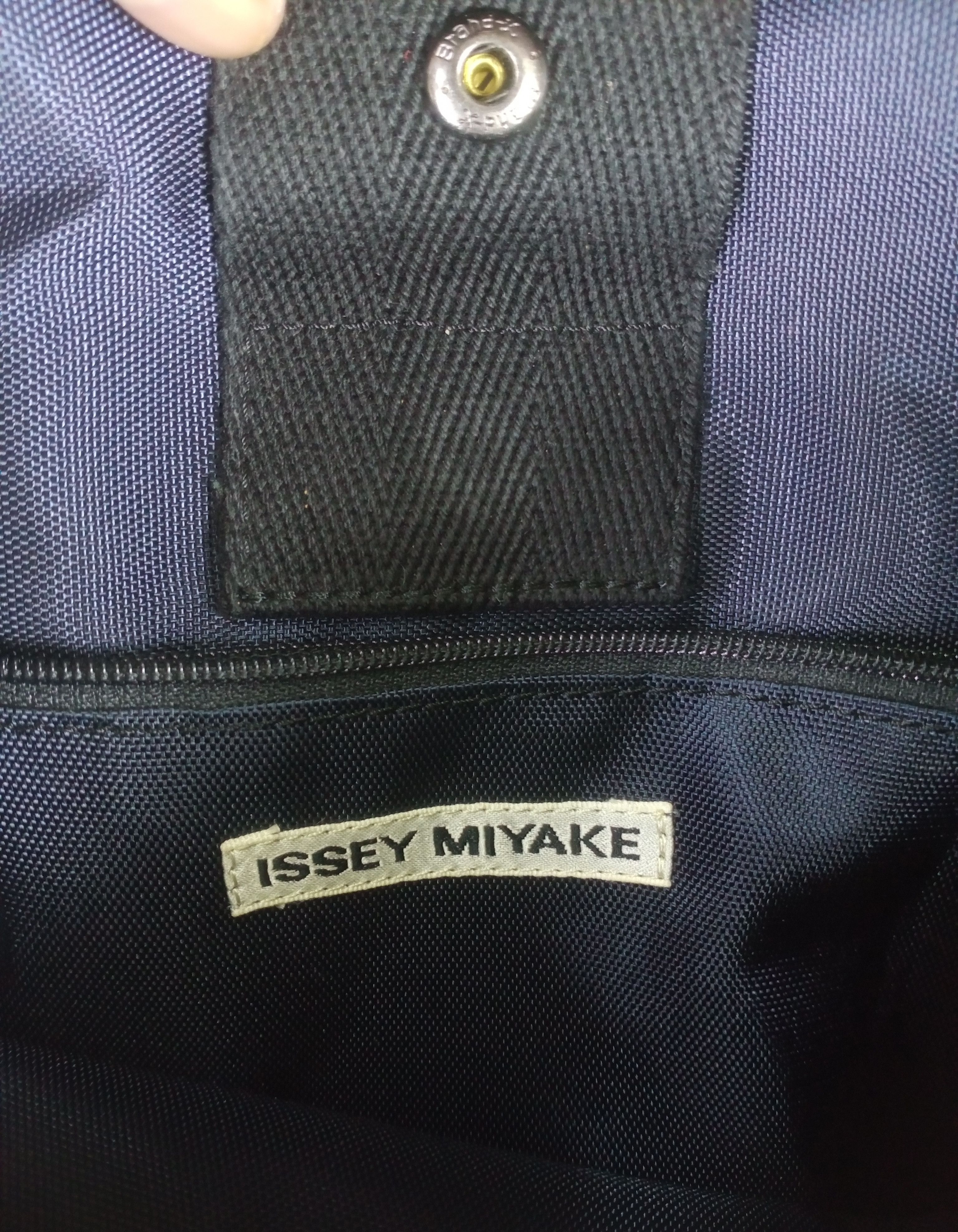 Issey Miyake Vintage Issey Miyake Cross Body Canvas Bag Size ONE SIZE - 6 Thumbnail
